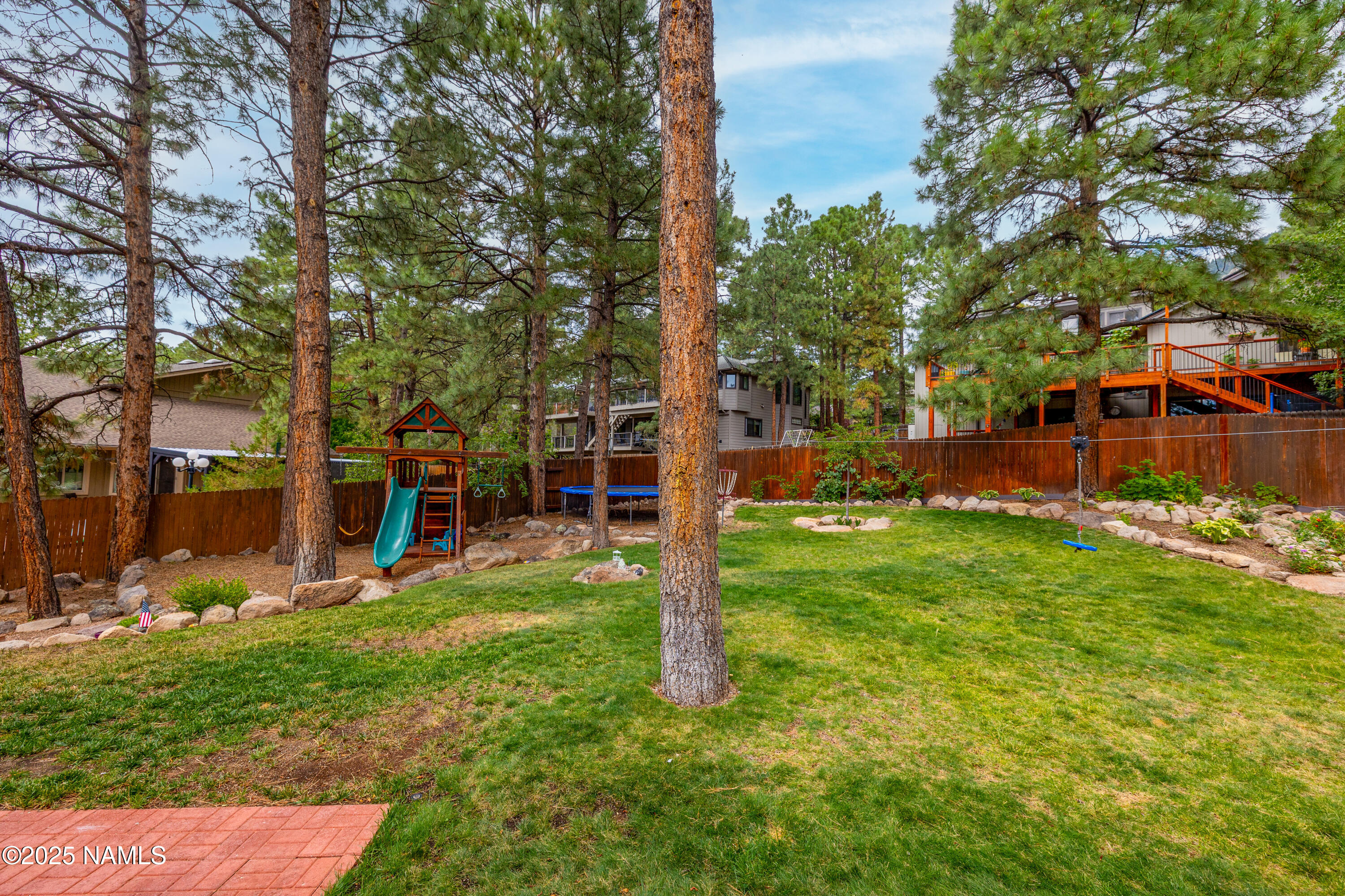 3831 Woodridge Way