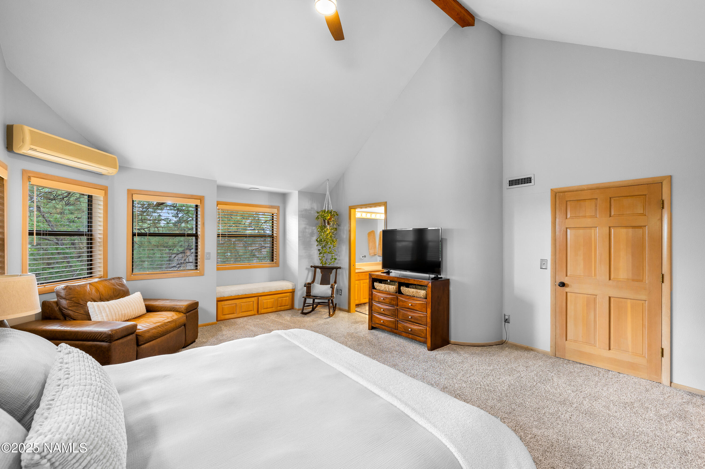 3831 Woodridge Way