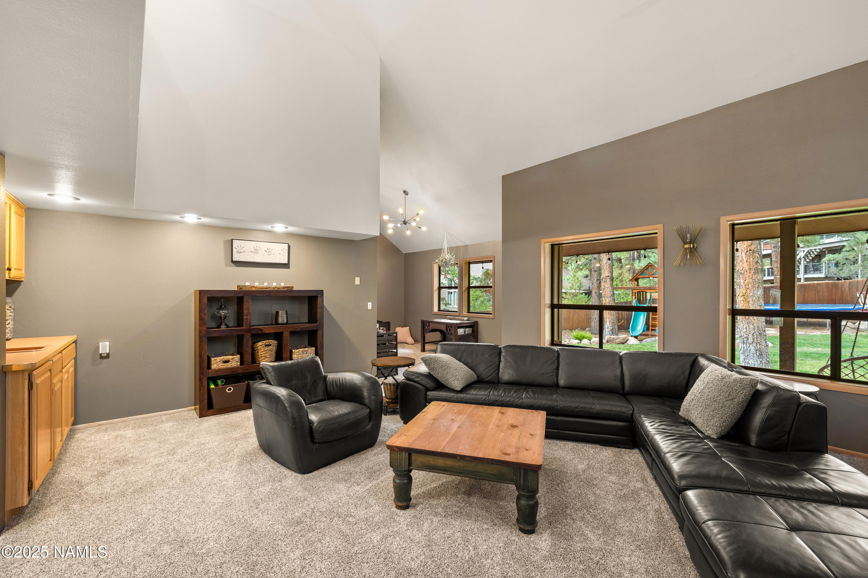 3831 Woodridge Way