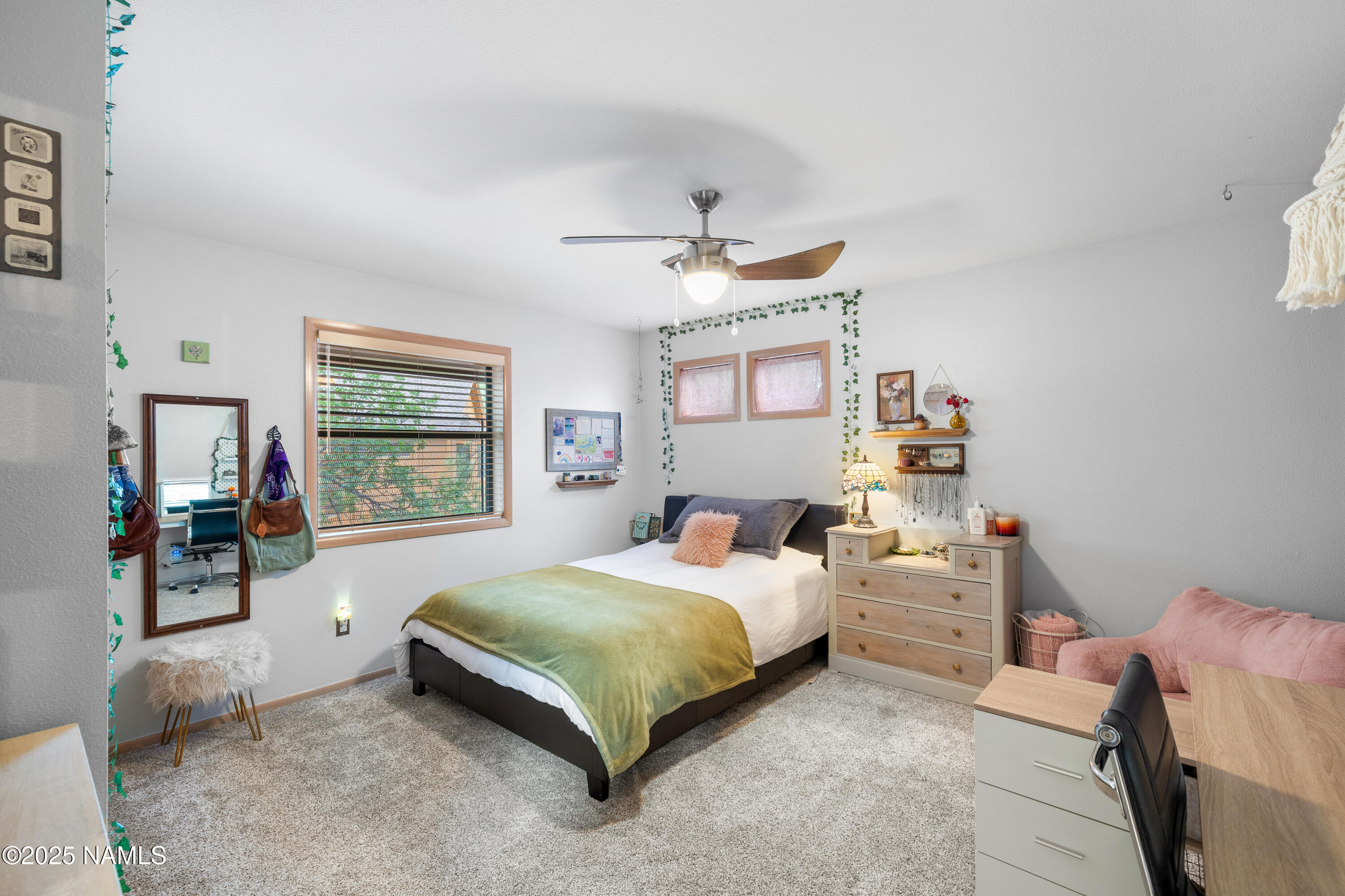 3831 Woodridge Way