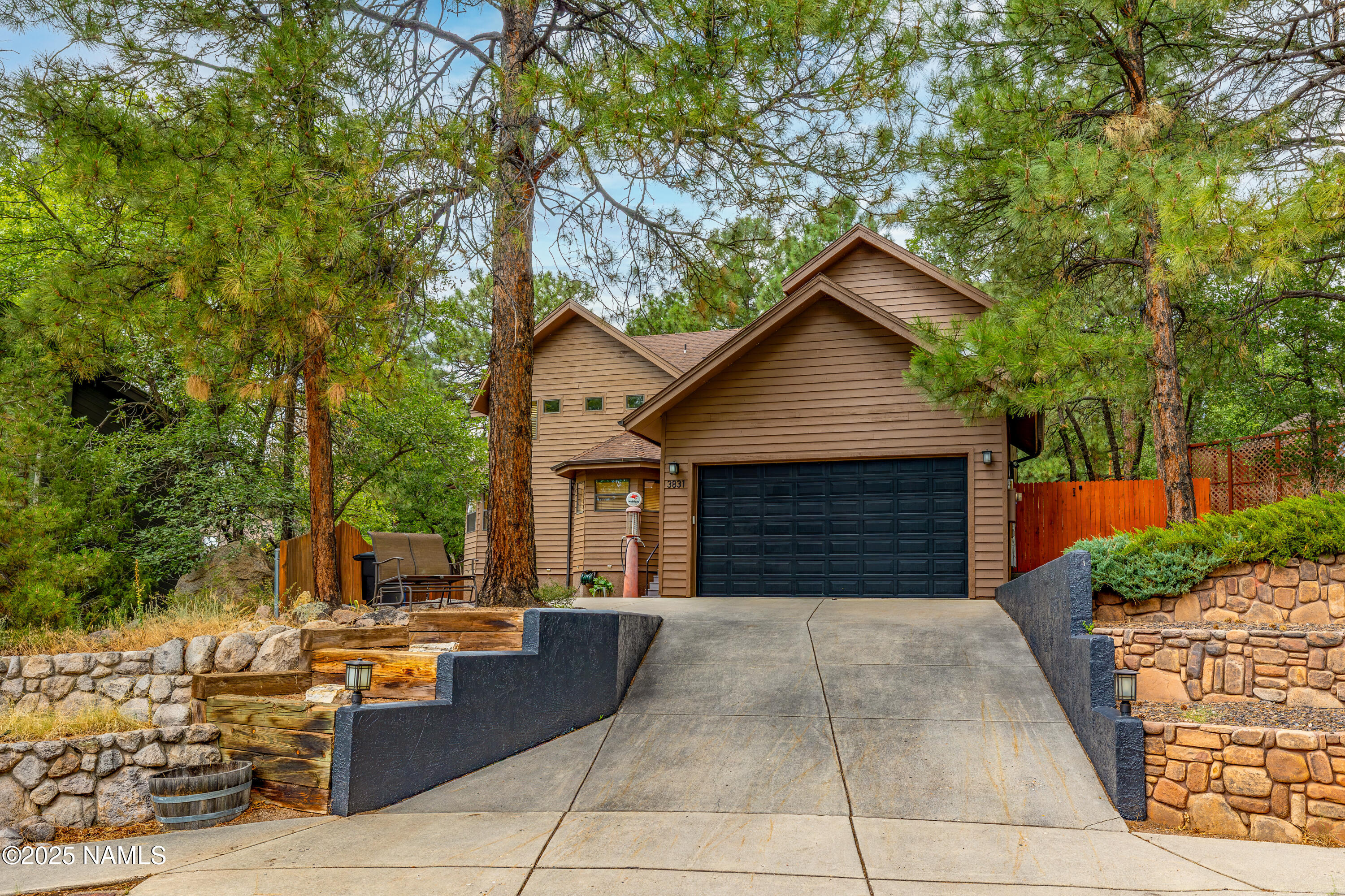 3831 Woodridge Way