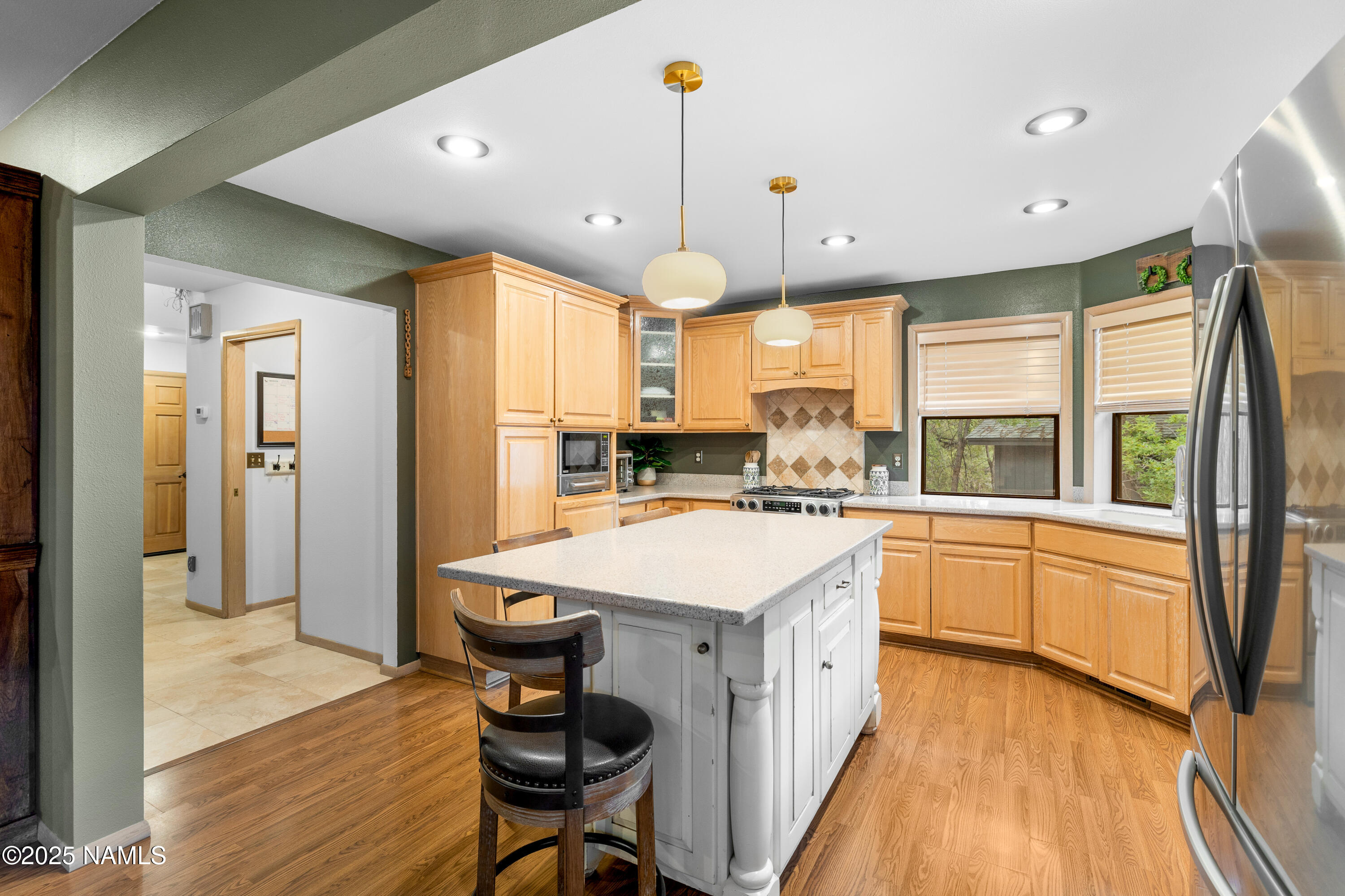 3831 Woodridge Way