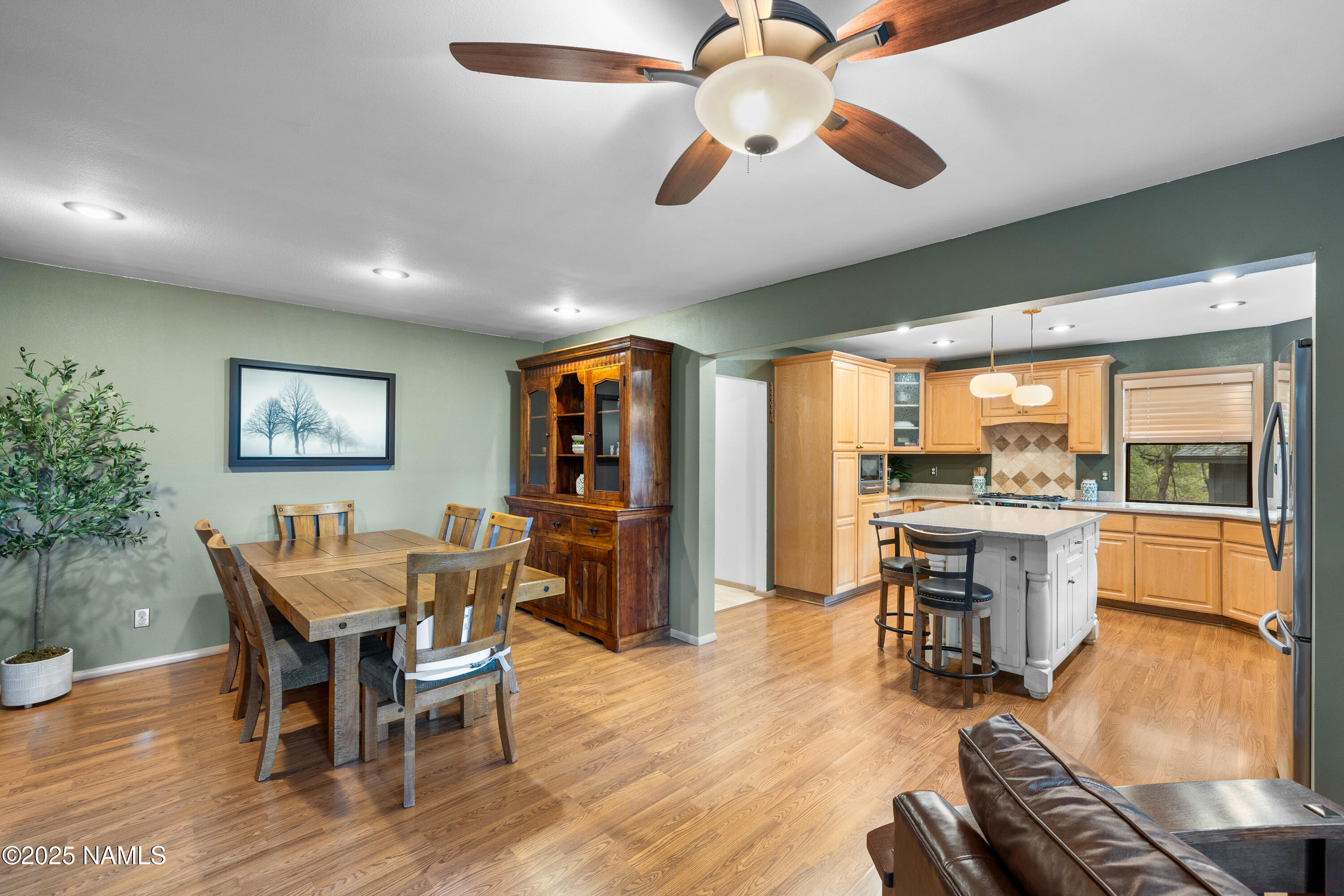 3831 Woodridge Way