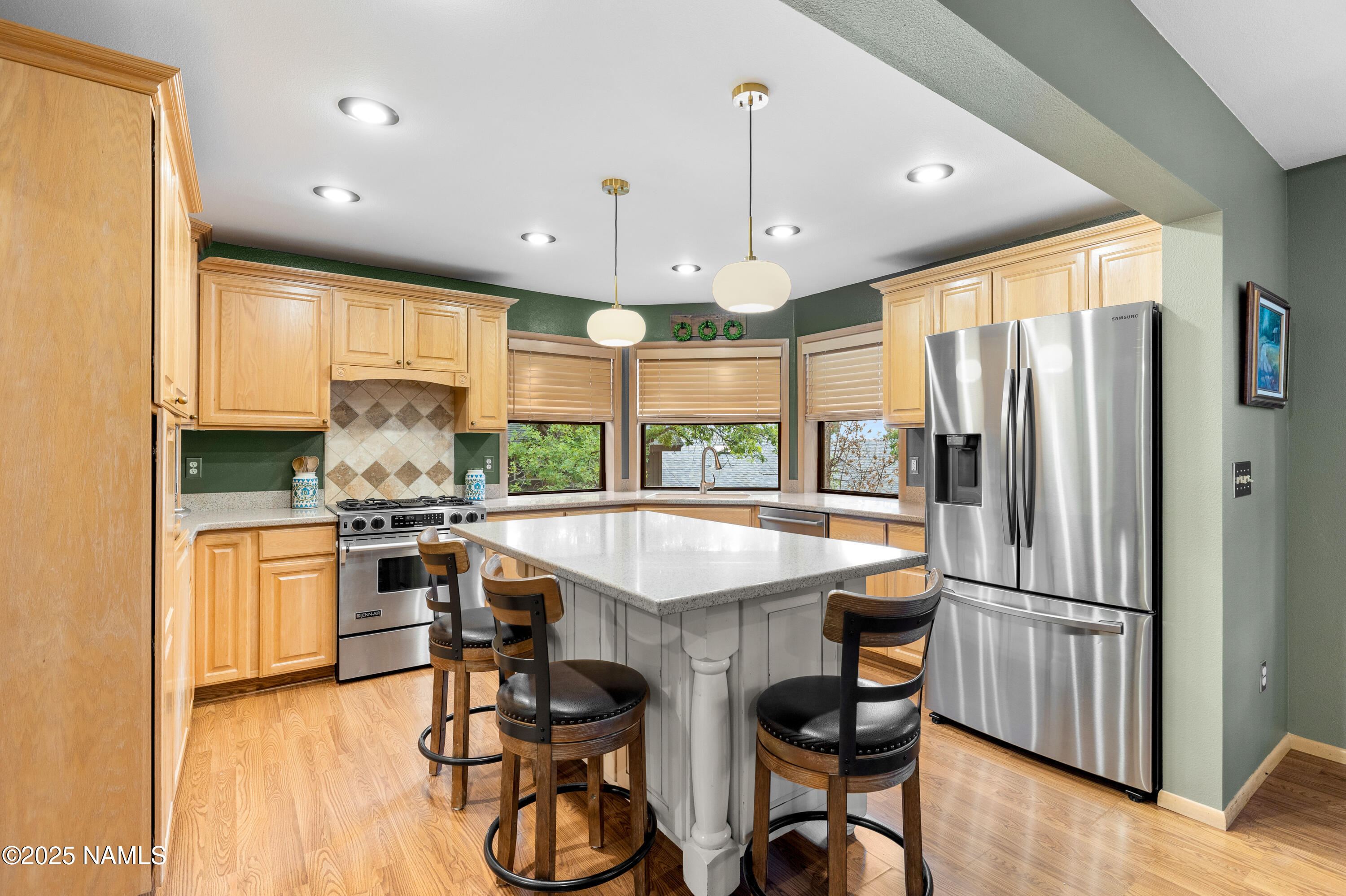 3831 Woodridge Way