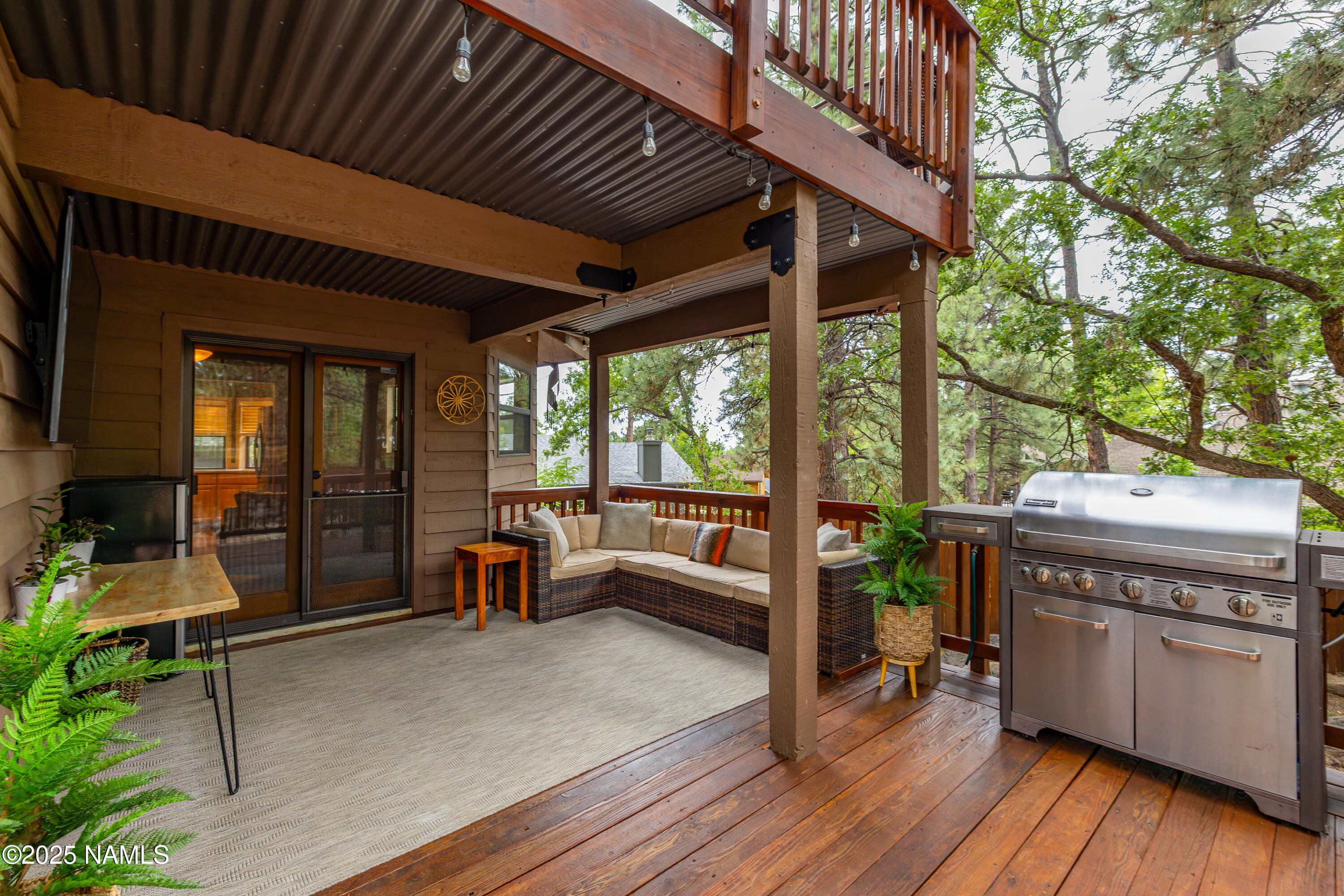 3831 Woodridge Way