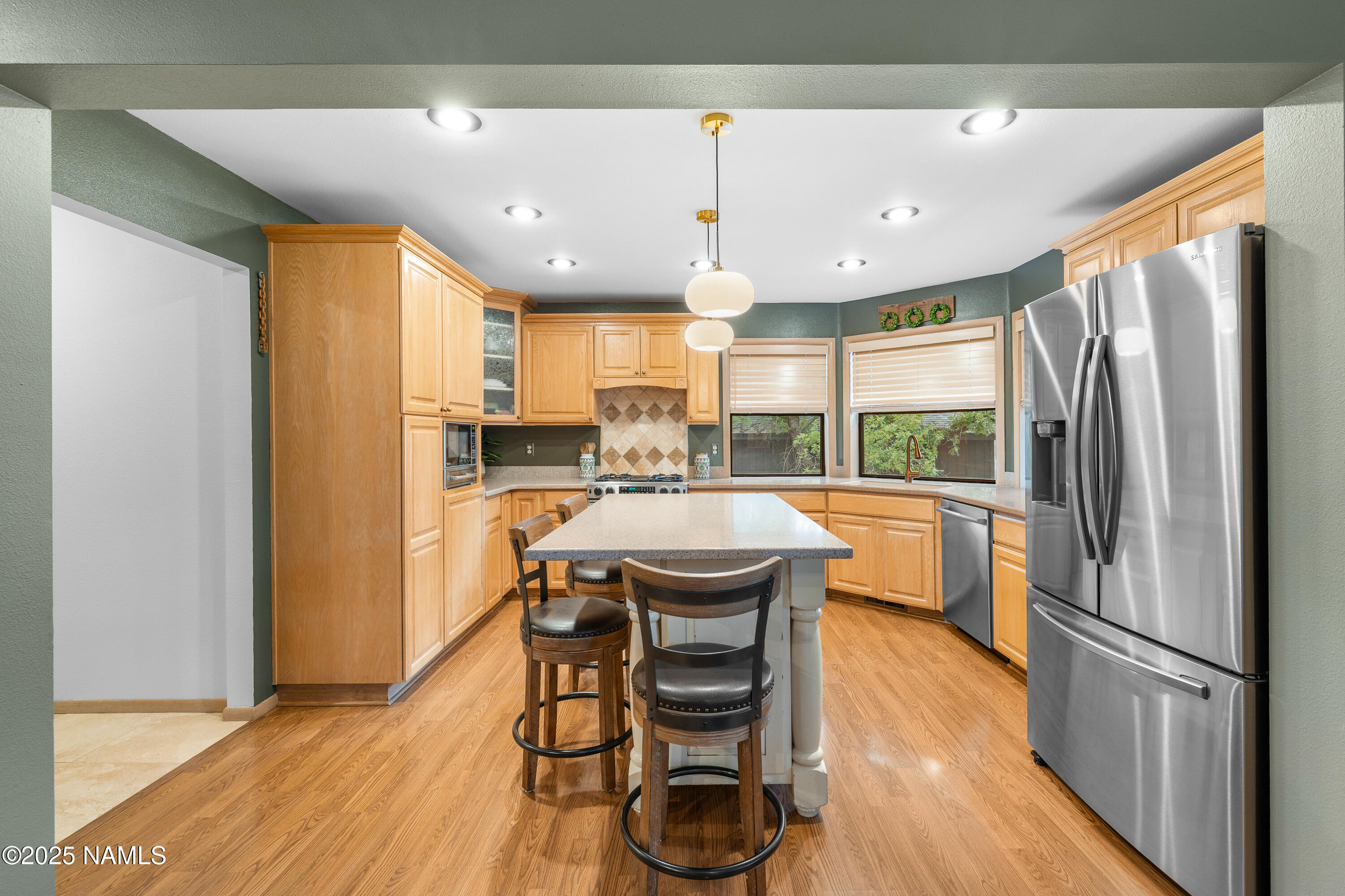 3831 Woodridge Way