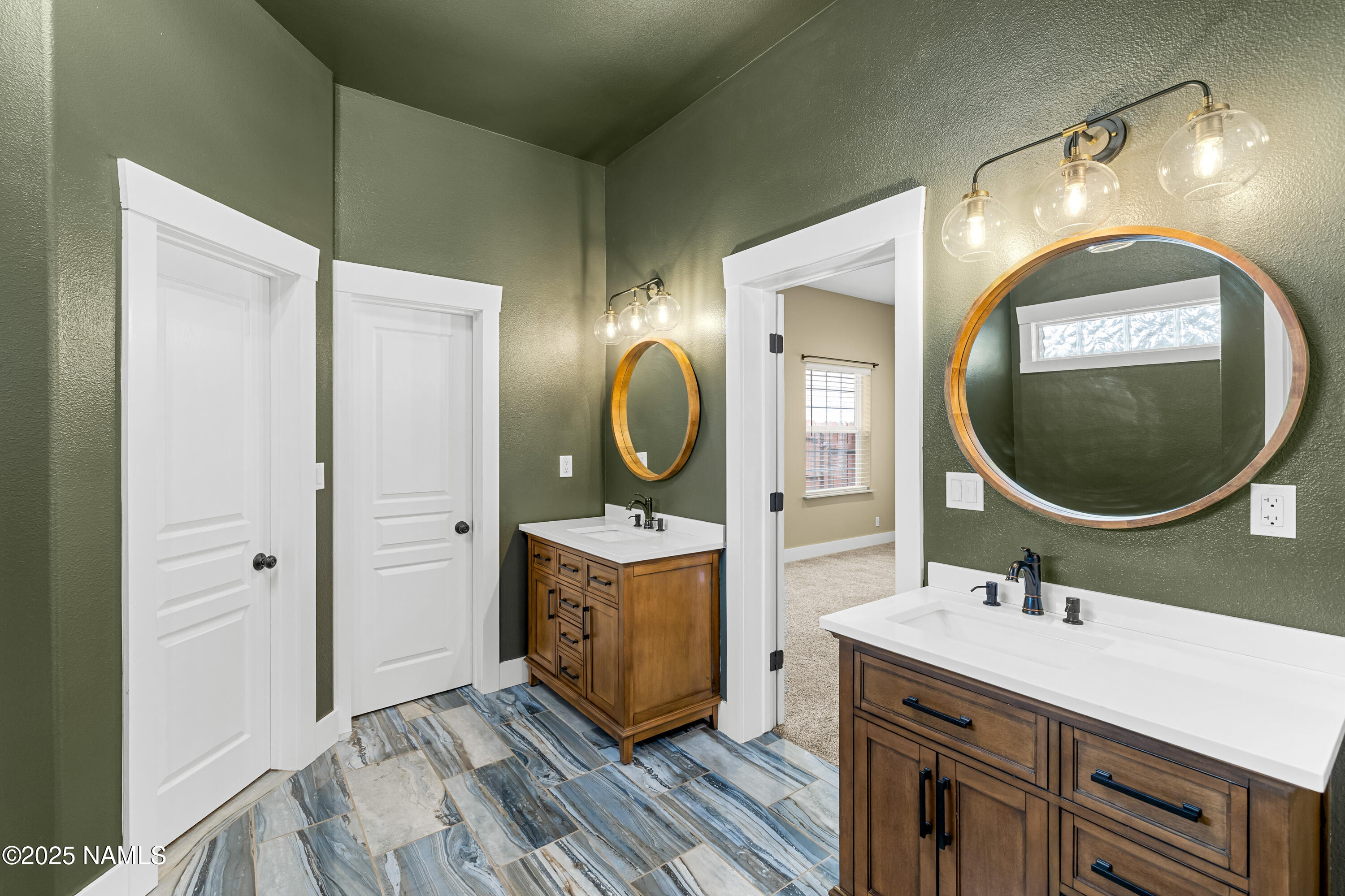 2599 S Cliffview