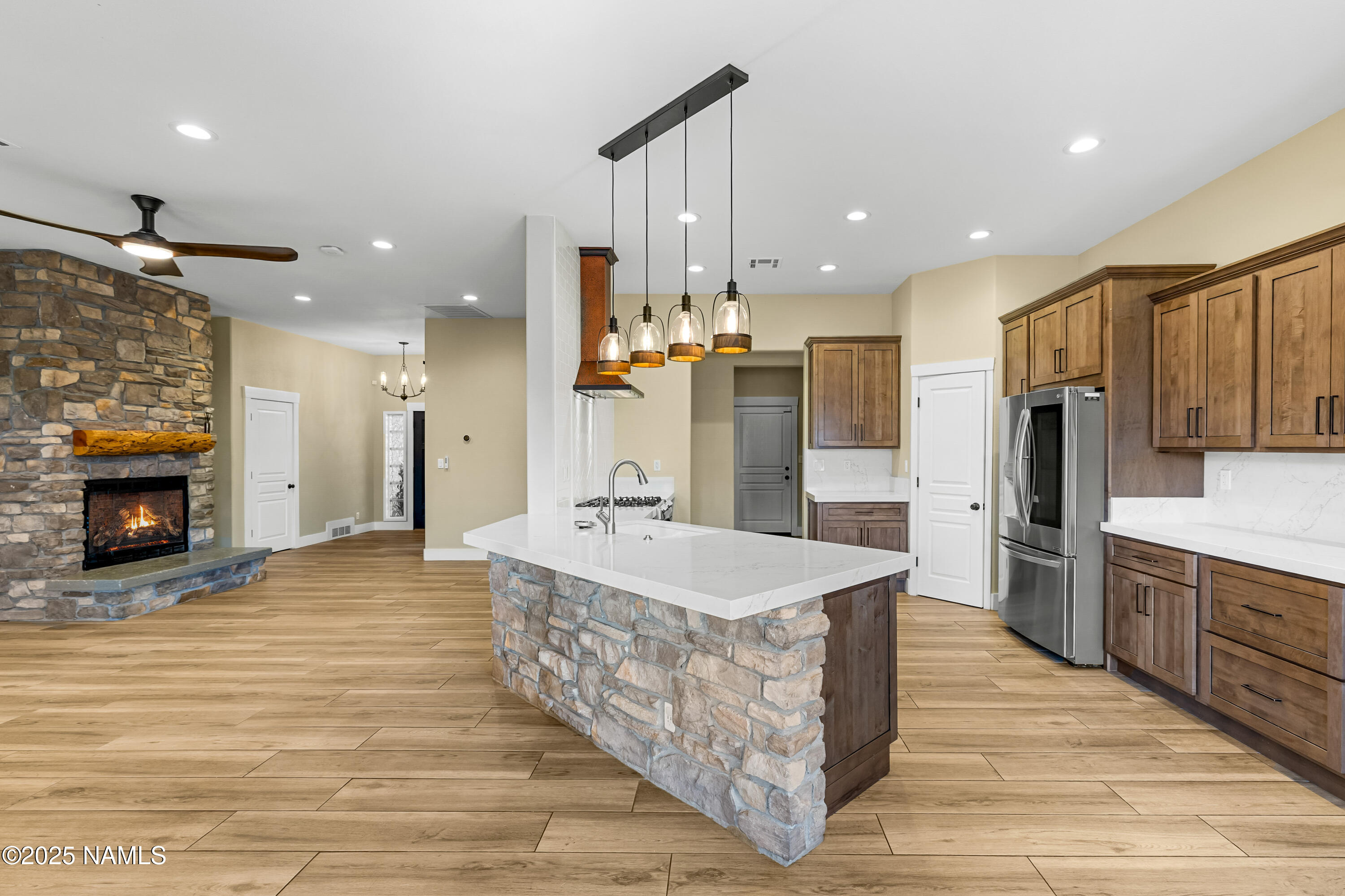 2599 S Cliffview