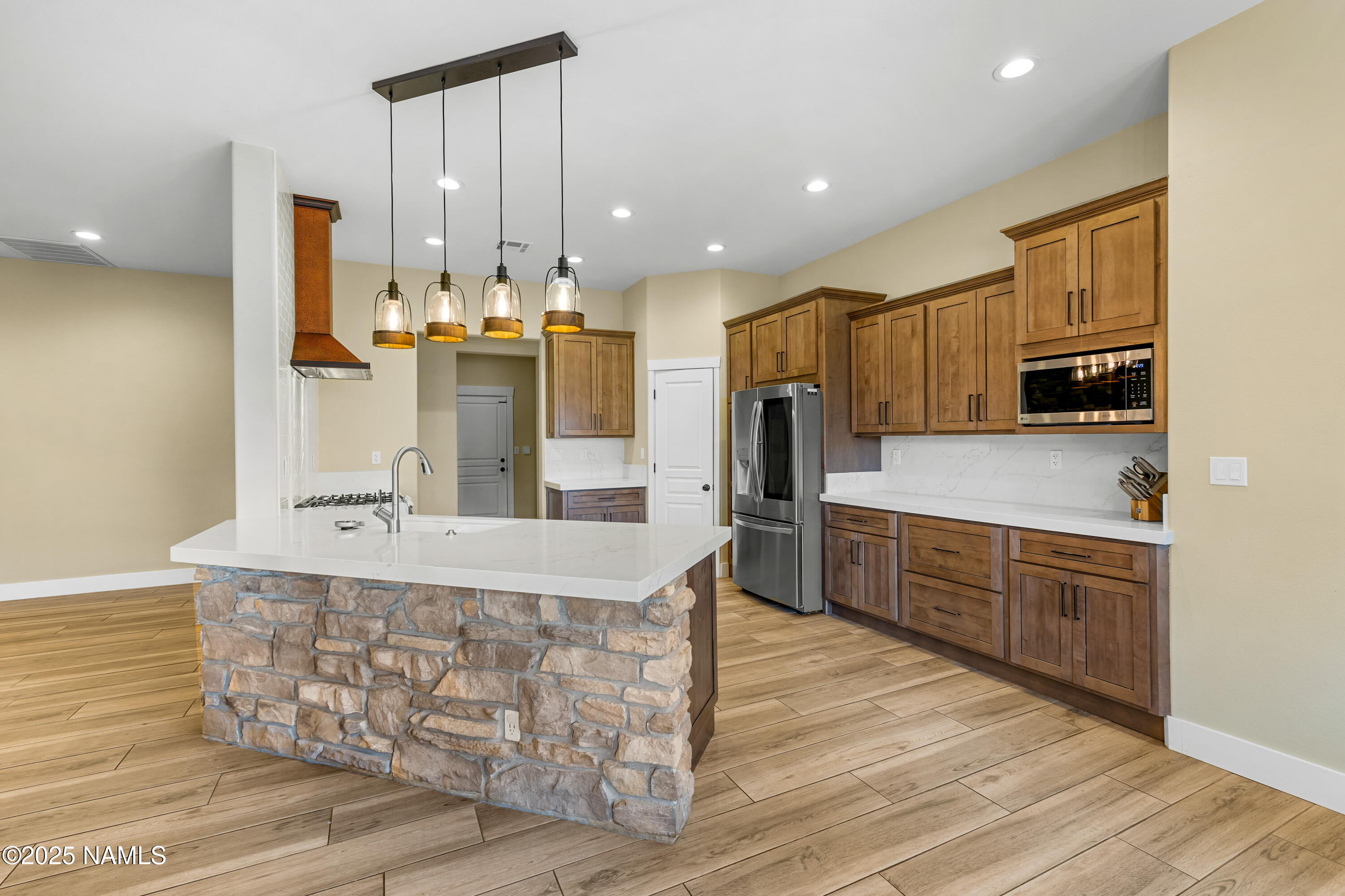 2599 S Cliffview