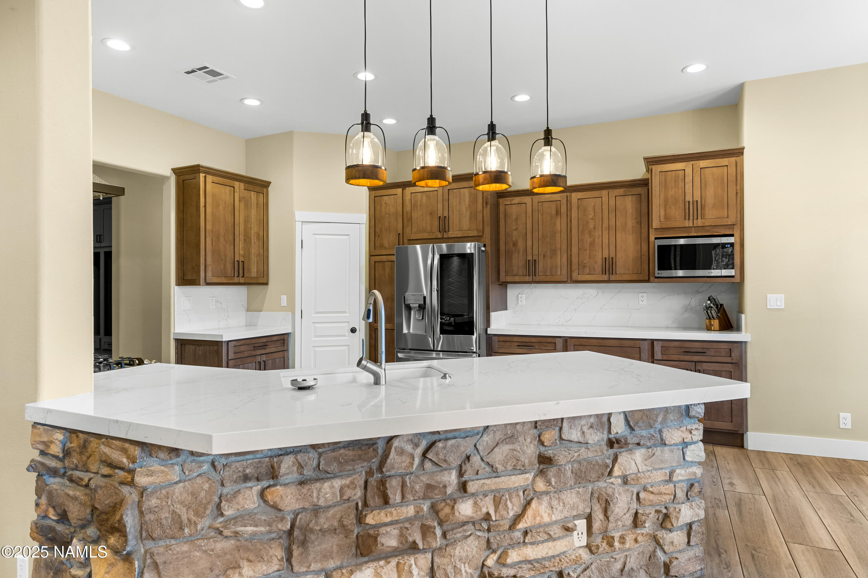 2599 S Cliffview