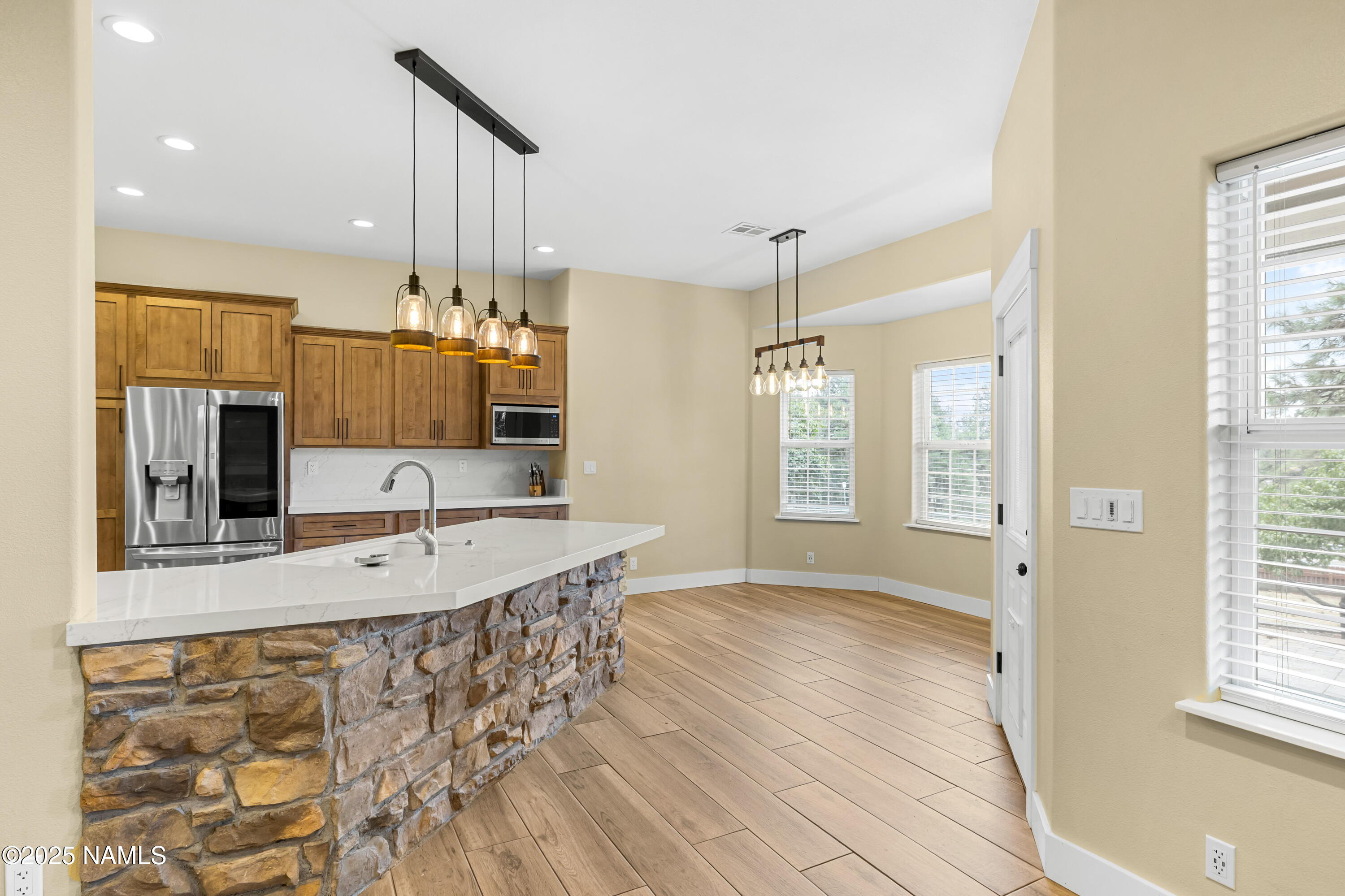 2599 S Cliffview