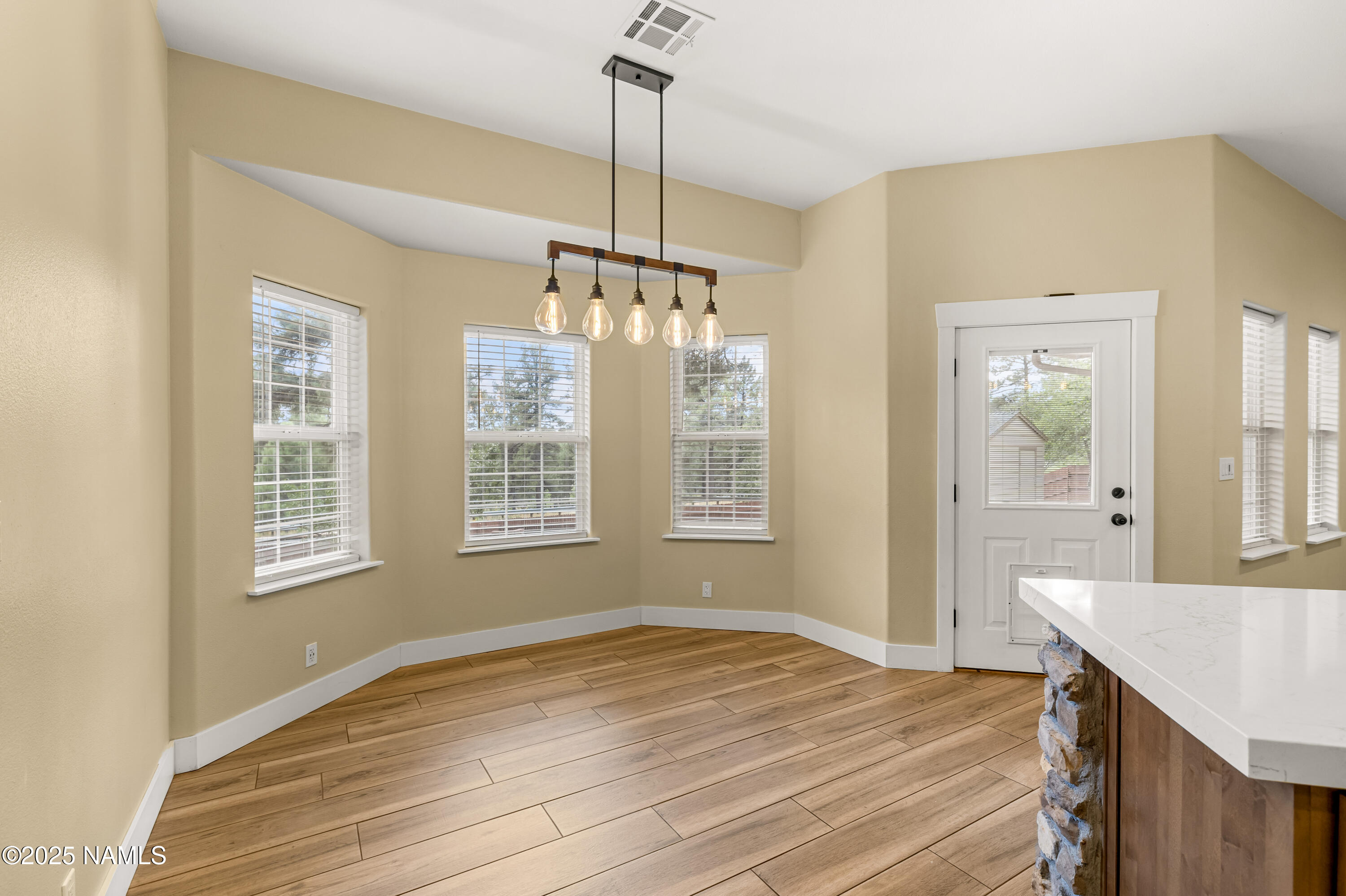 2599 S Cliffview