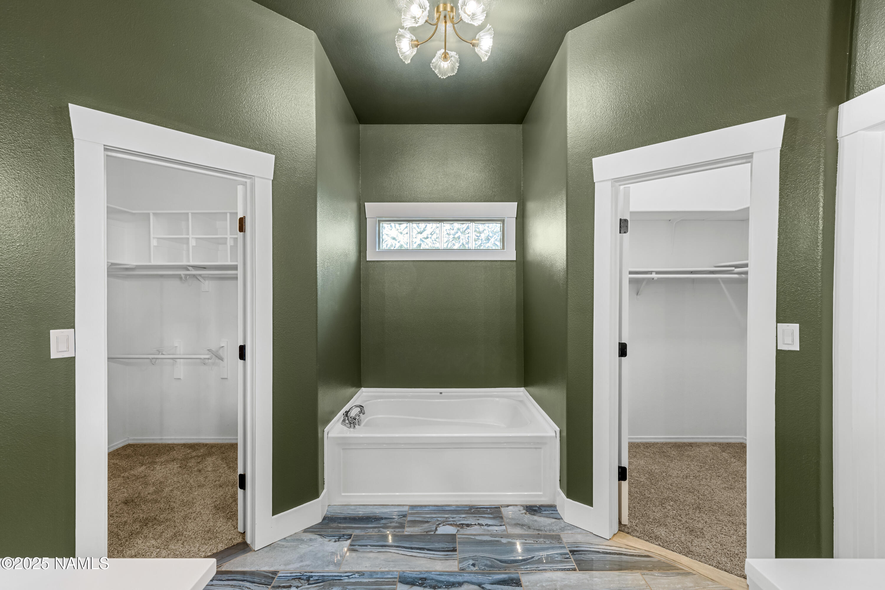 2599 S Cliffview