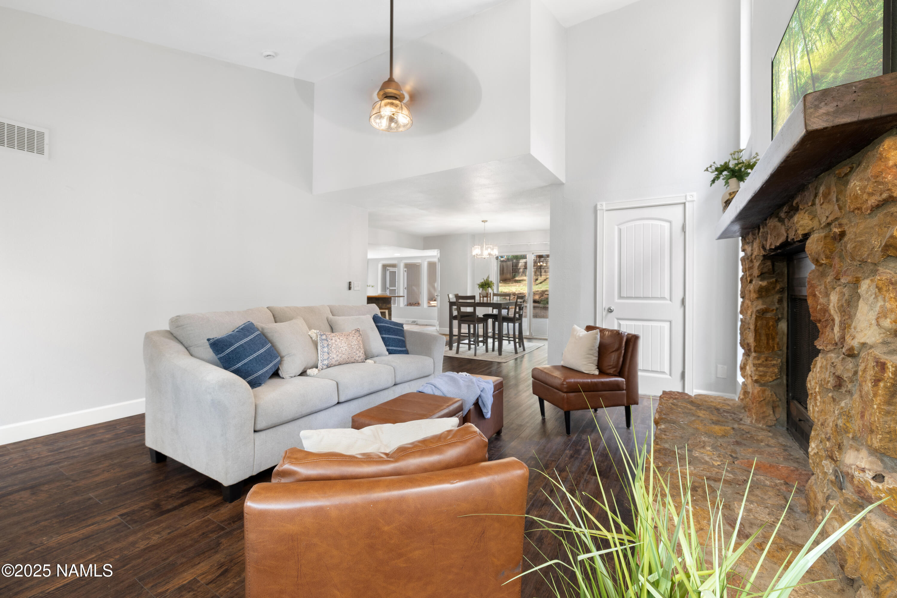 1132 W Ardrey Circle