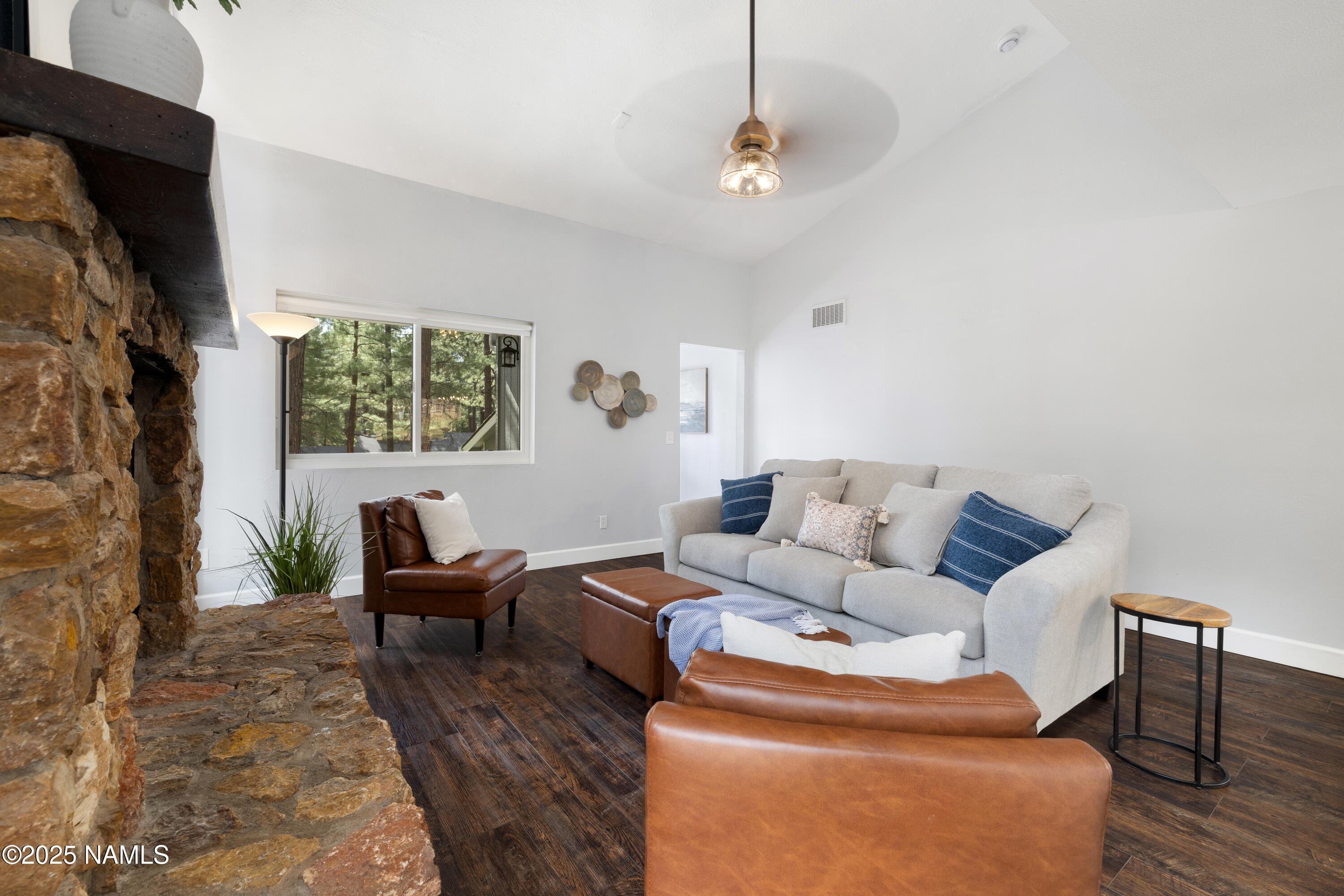 1132 W Ardrey Circle