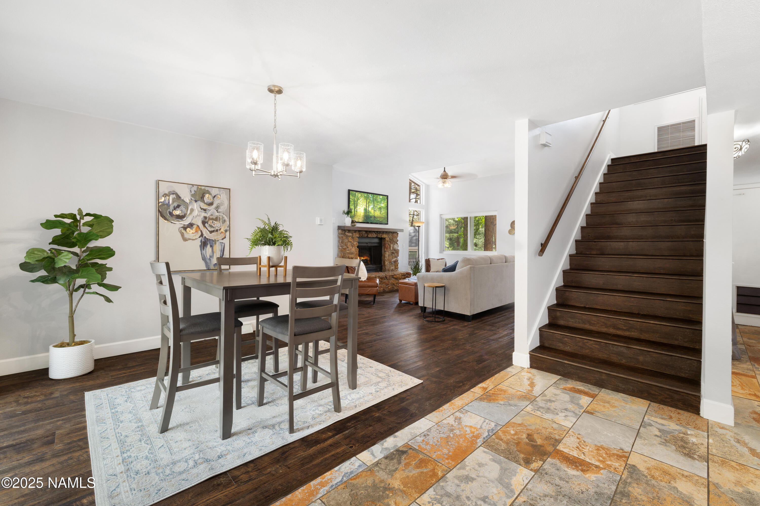 1132 W Ardrey Circle
