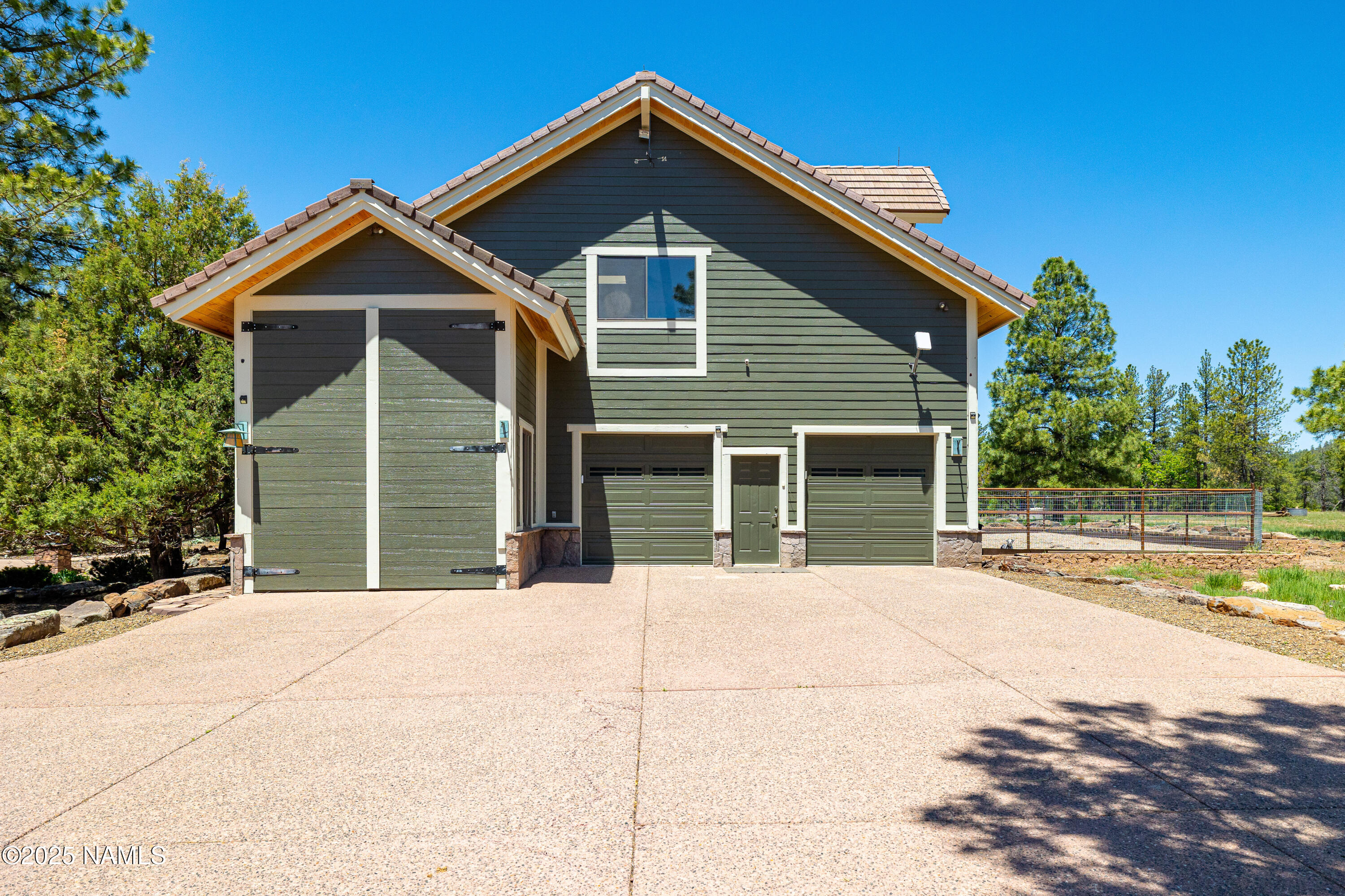 150 E Flat Rock