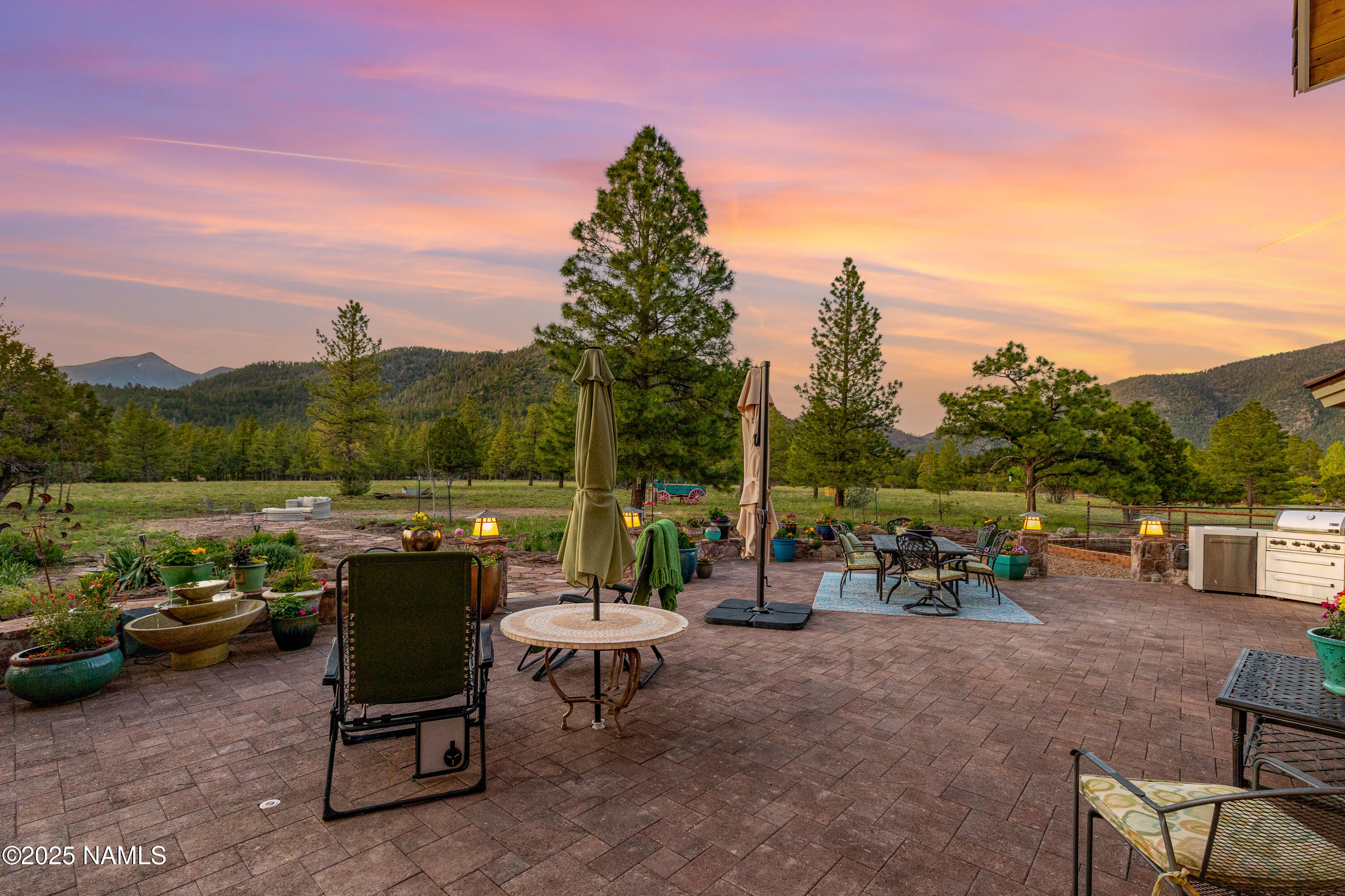 150 E Flat Rock