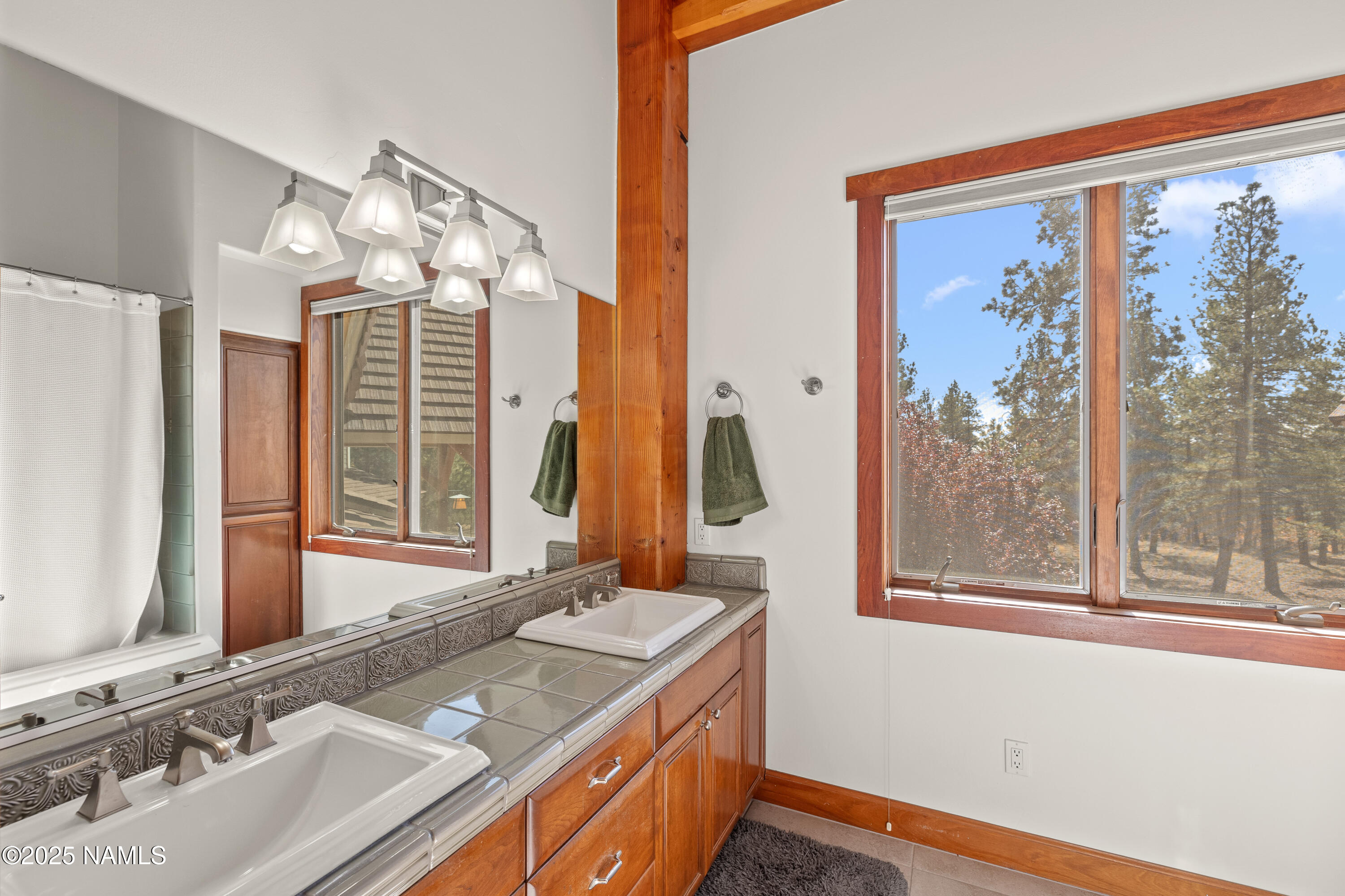 150 E Flat Rock