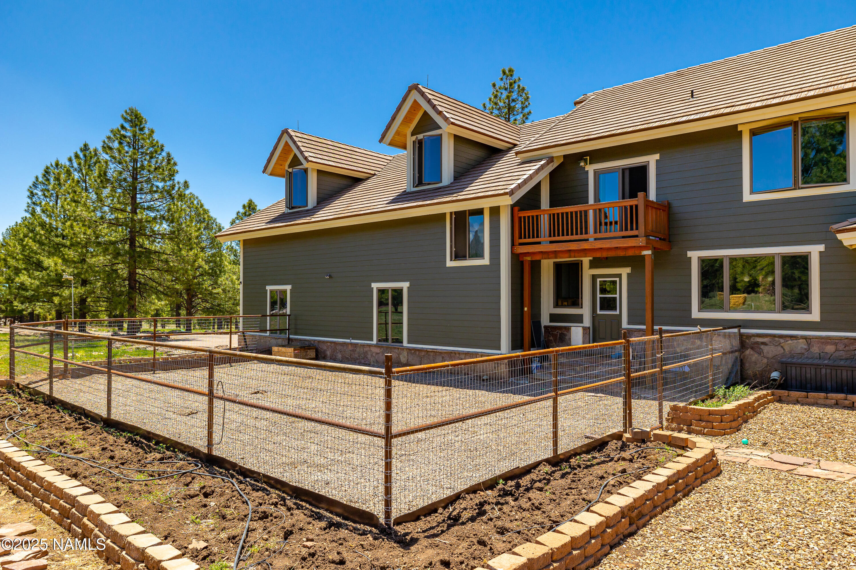 150 E Flat Rock