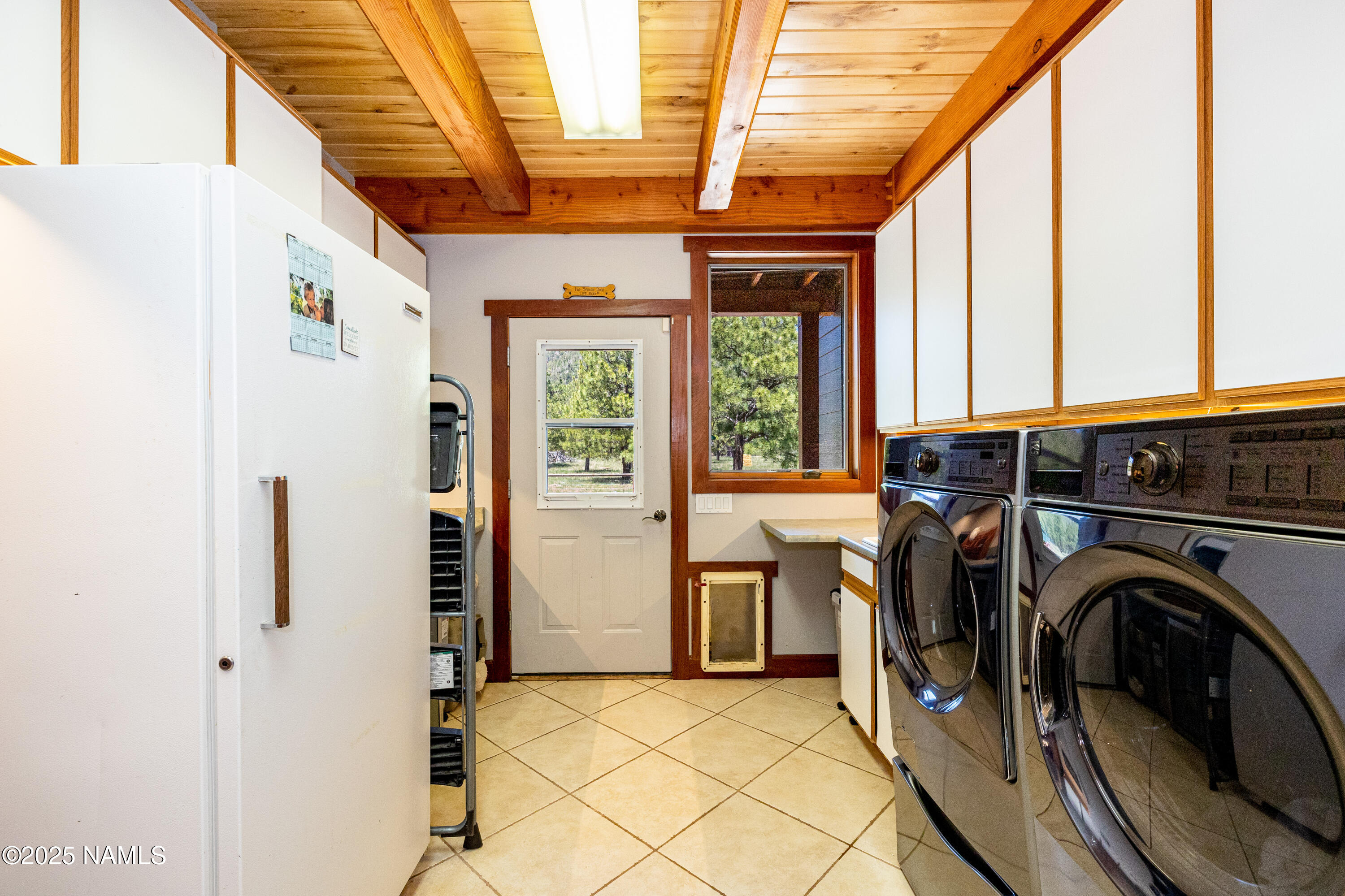 150 E Flat Rock