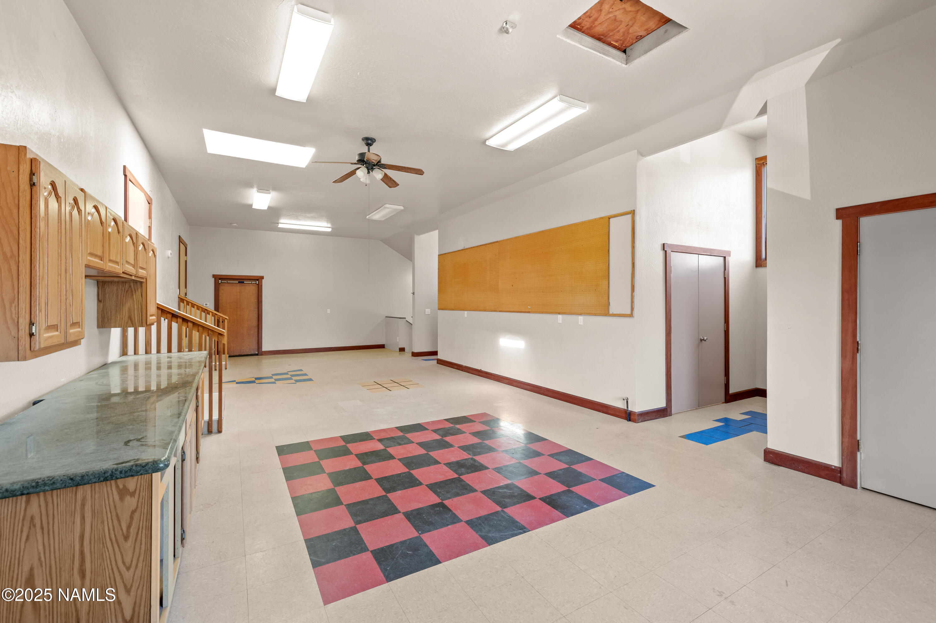 150 E Flat Rock