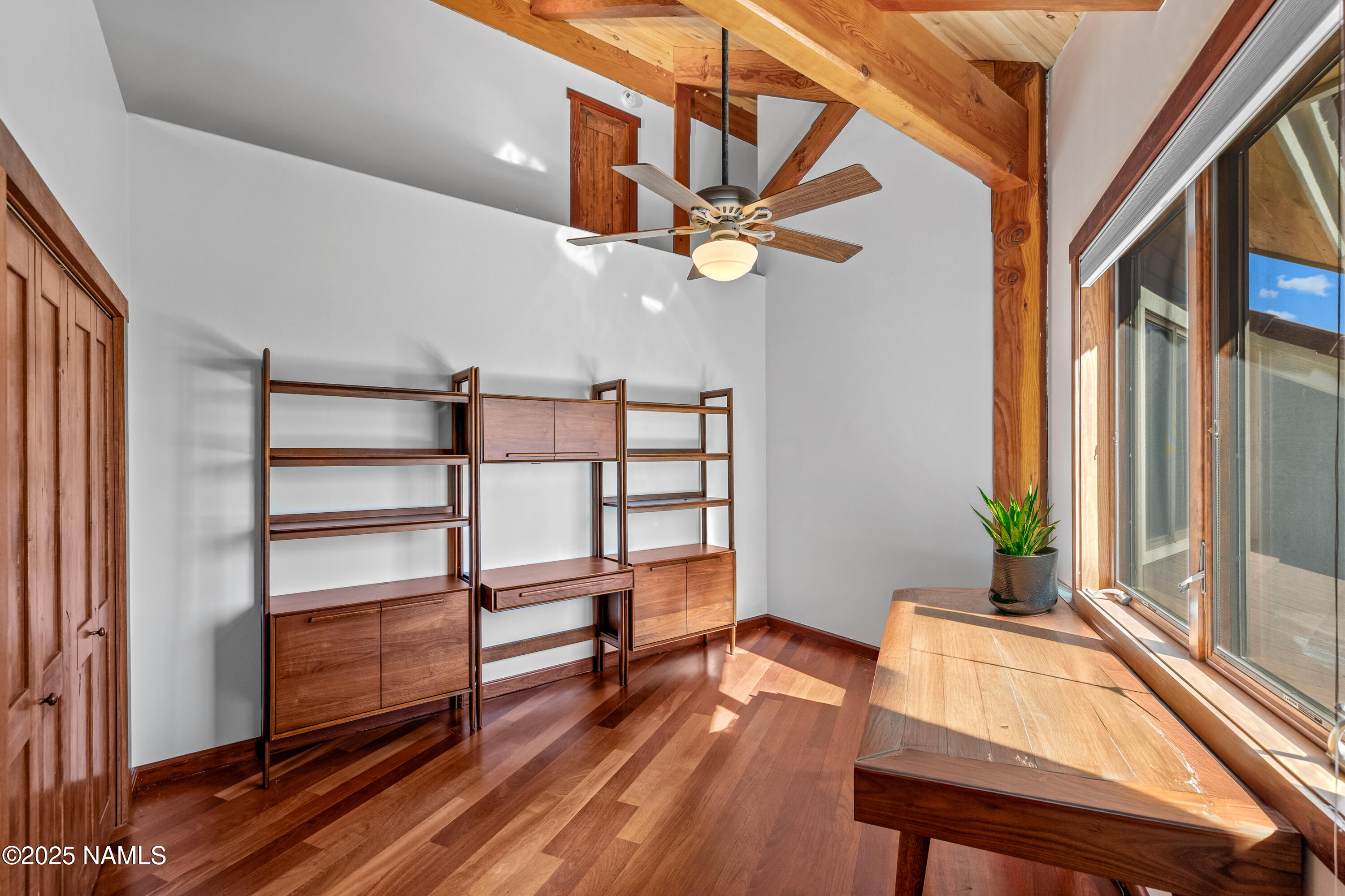 150 E Flat Rock