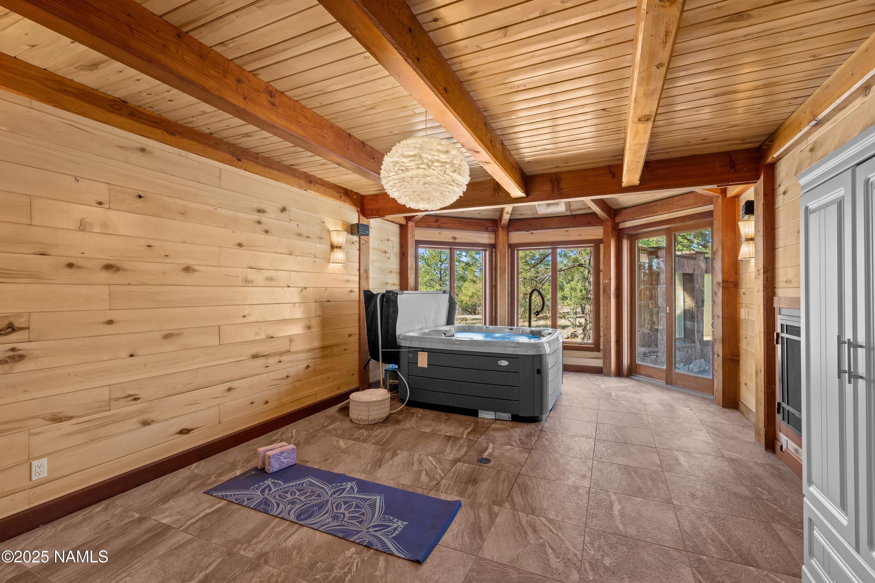 150 E Flat Rock