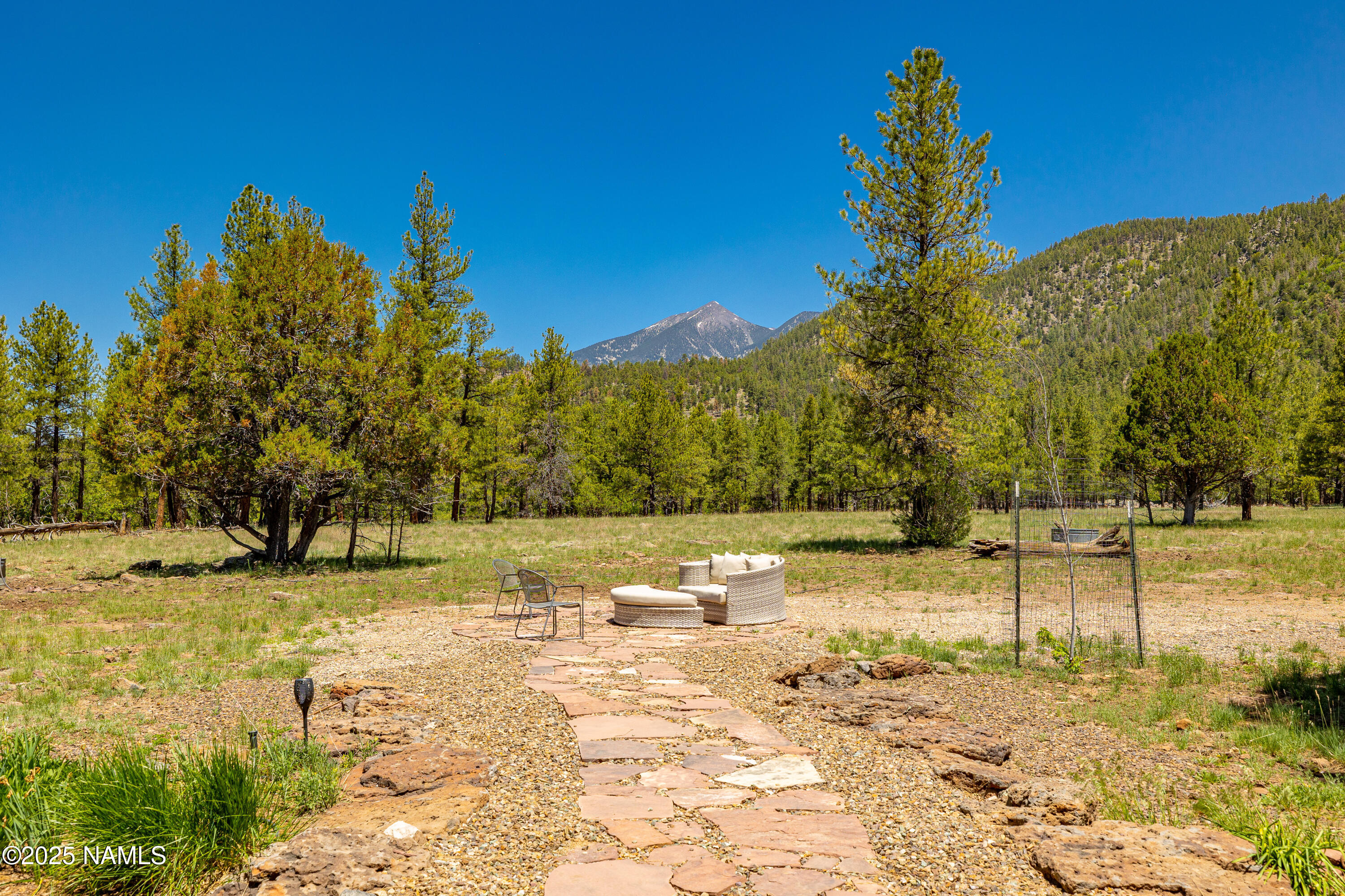 150 E Flat Rock