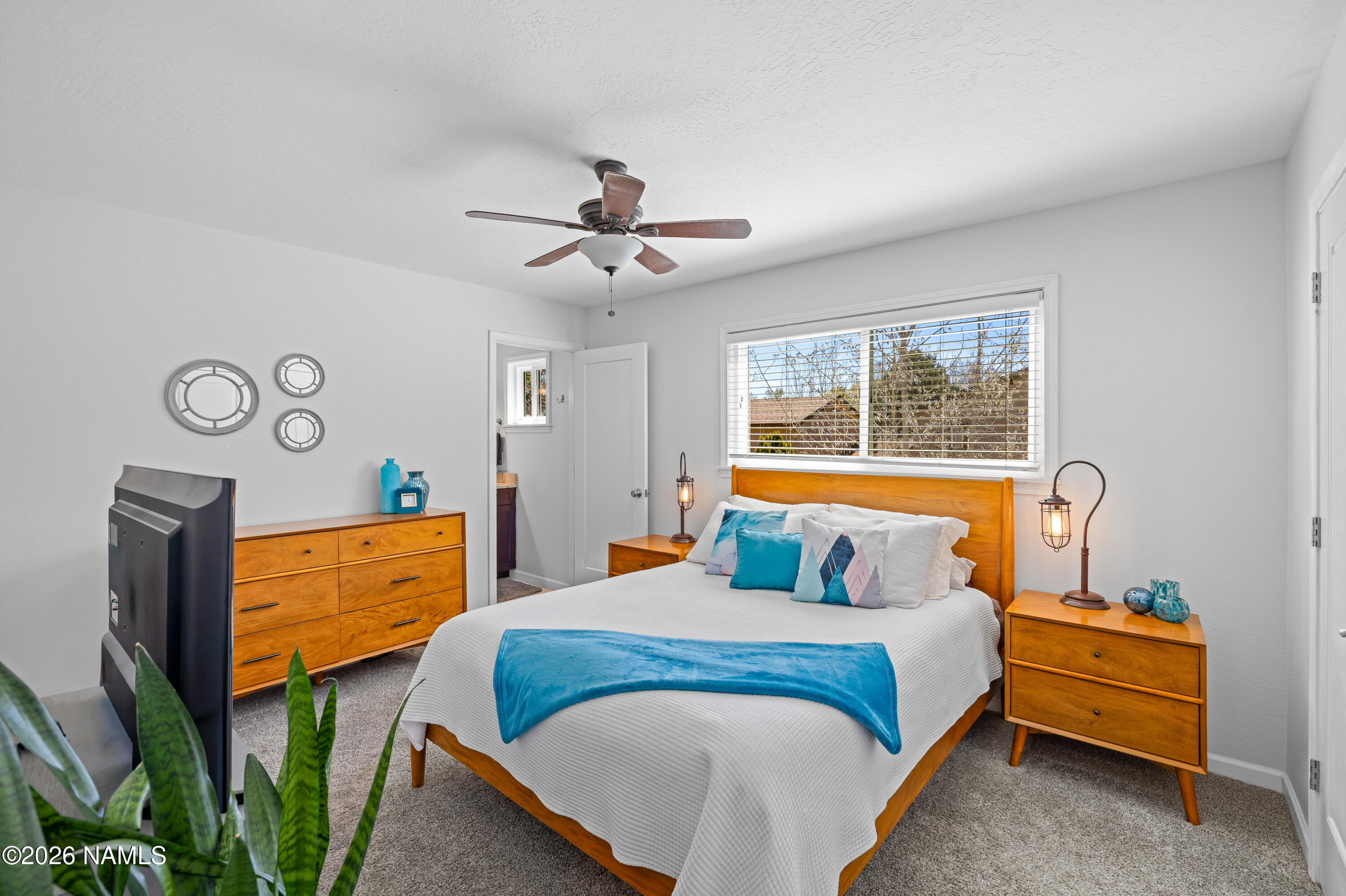 2536 E Eva Loop