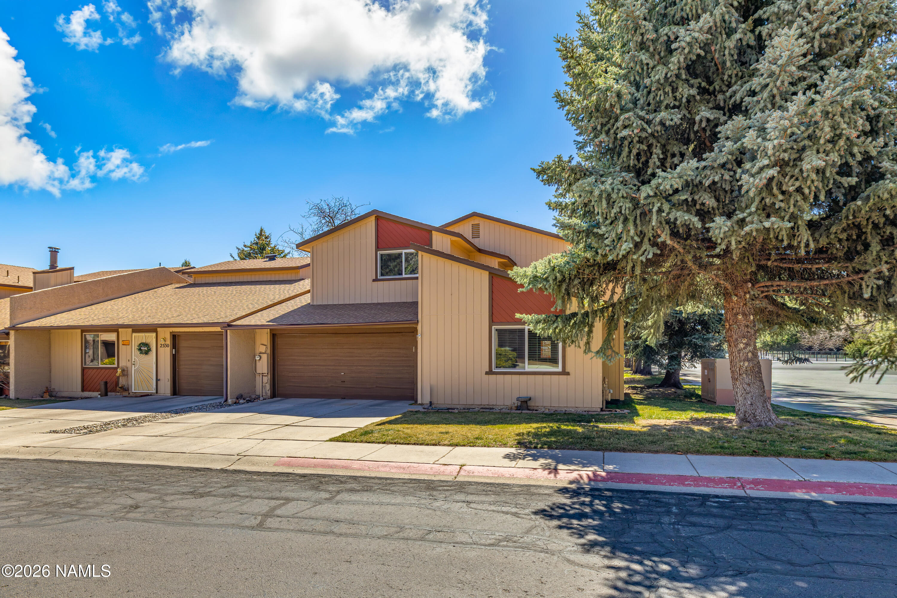 2536 E Eva Loop