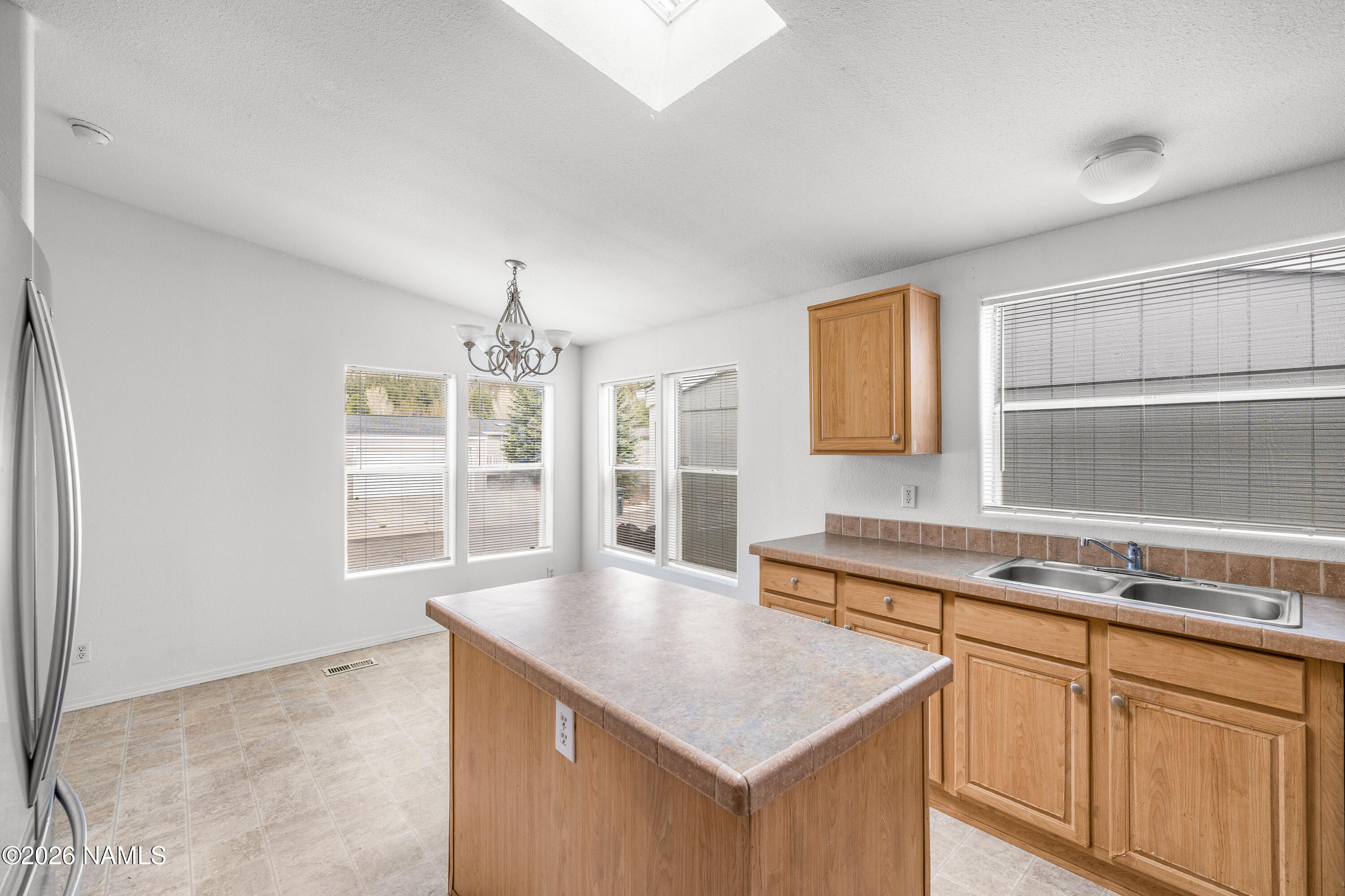 1675 W Sherrie Drive