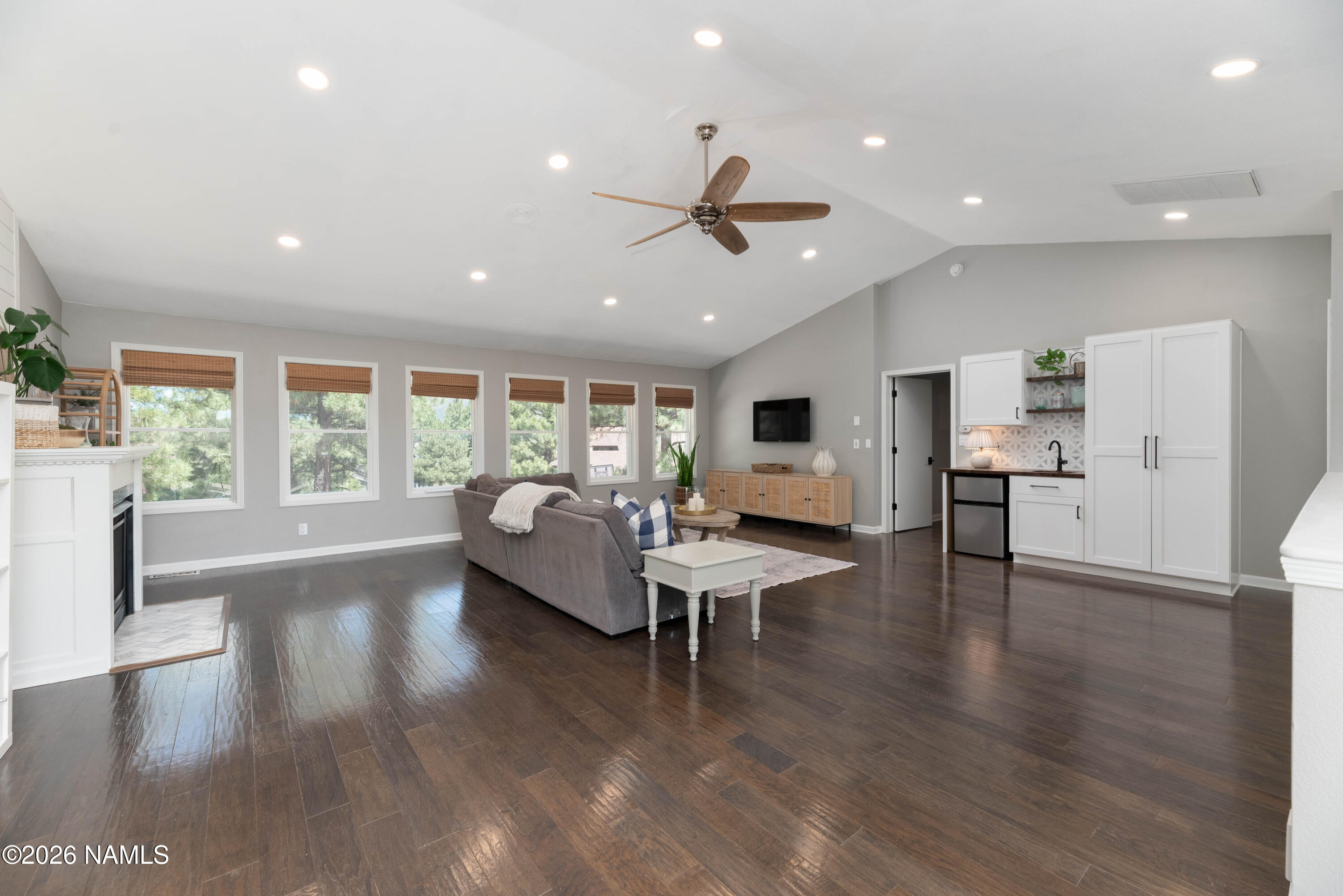 3990 E Kokopelli Lane