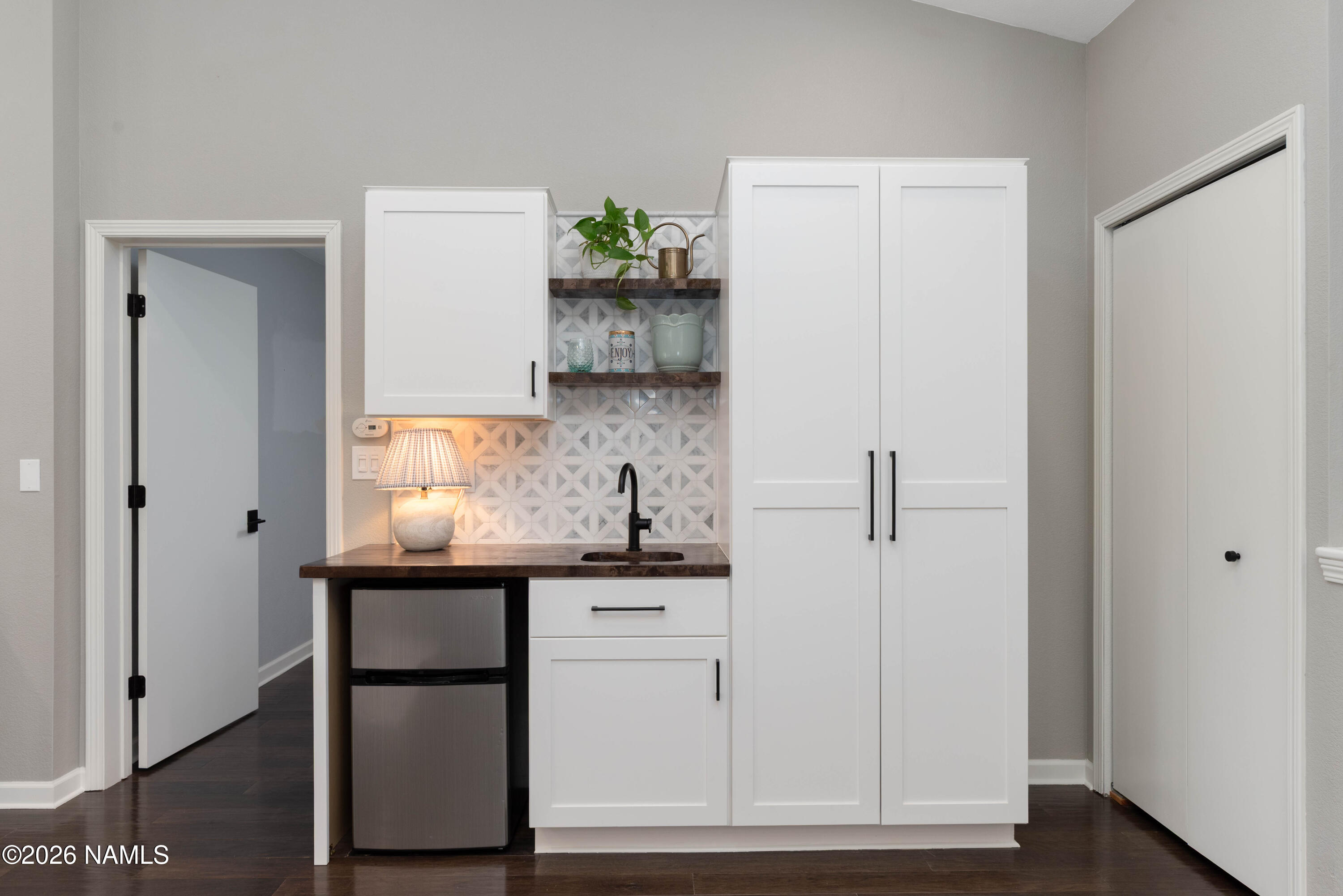 3990 E Kokopelli Lane