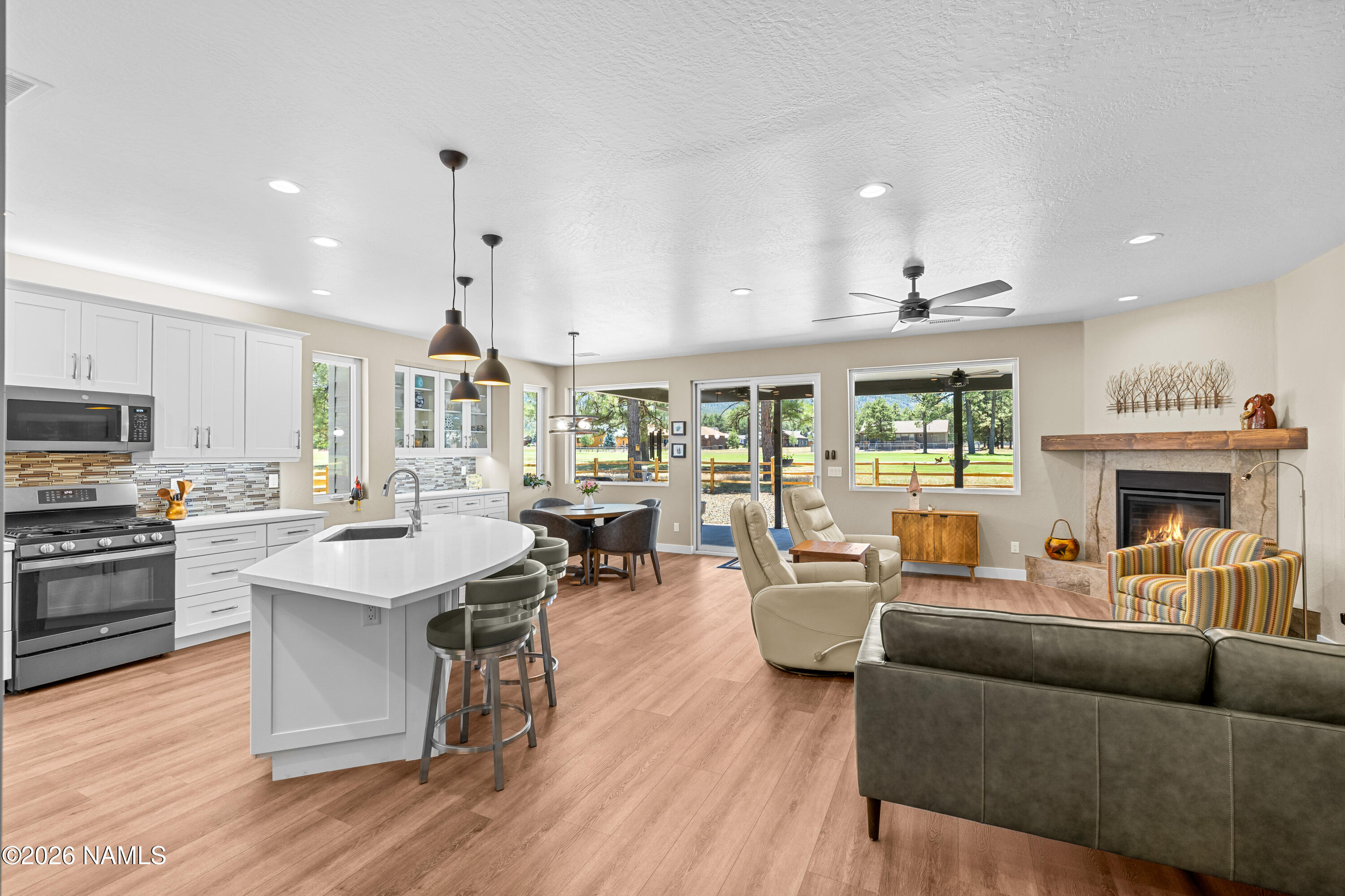2747 W Brookhollow Drive
