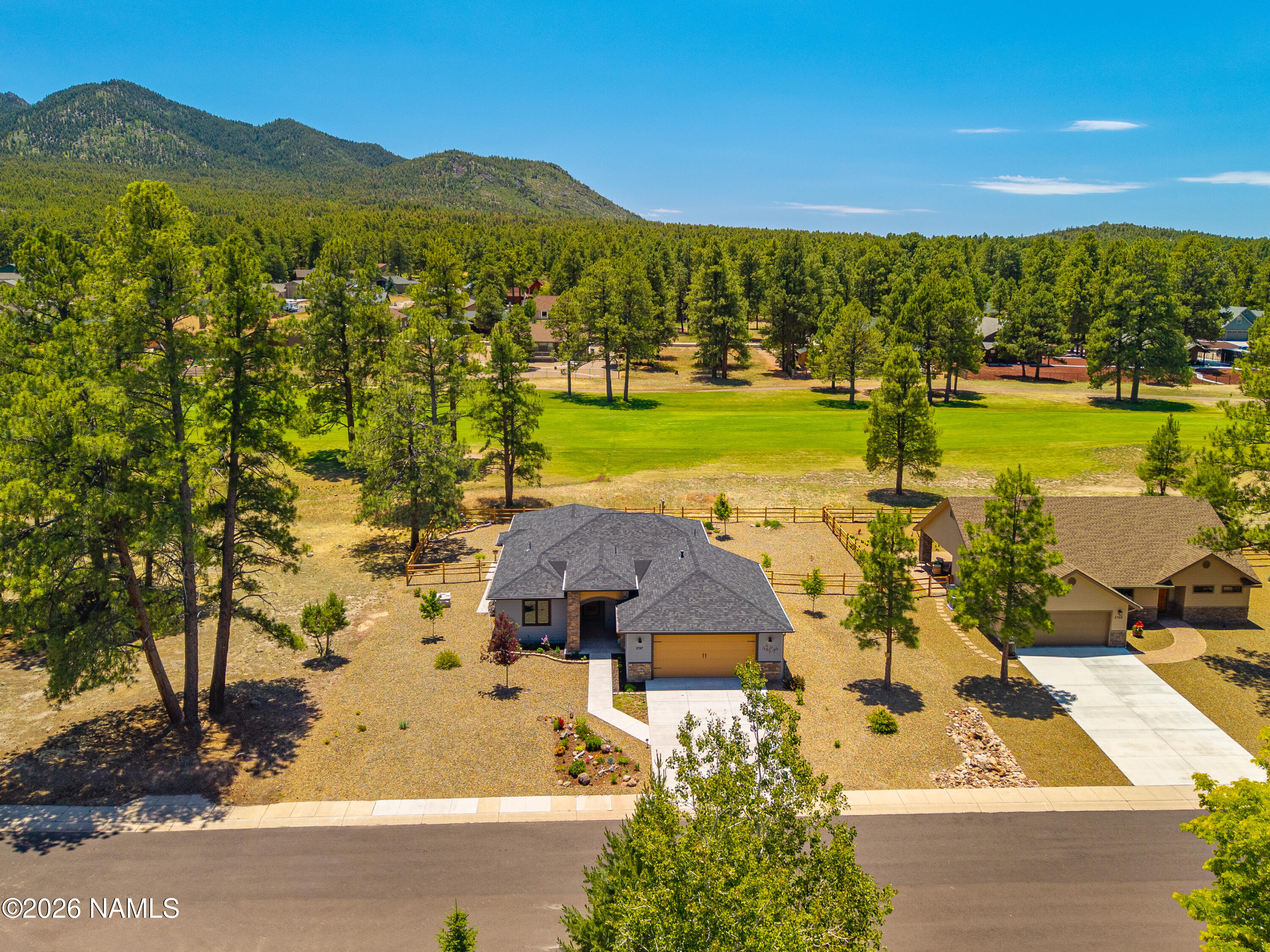 2747 W Brookhollow Drive