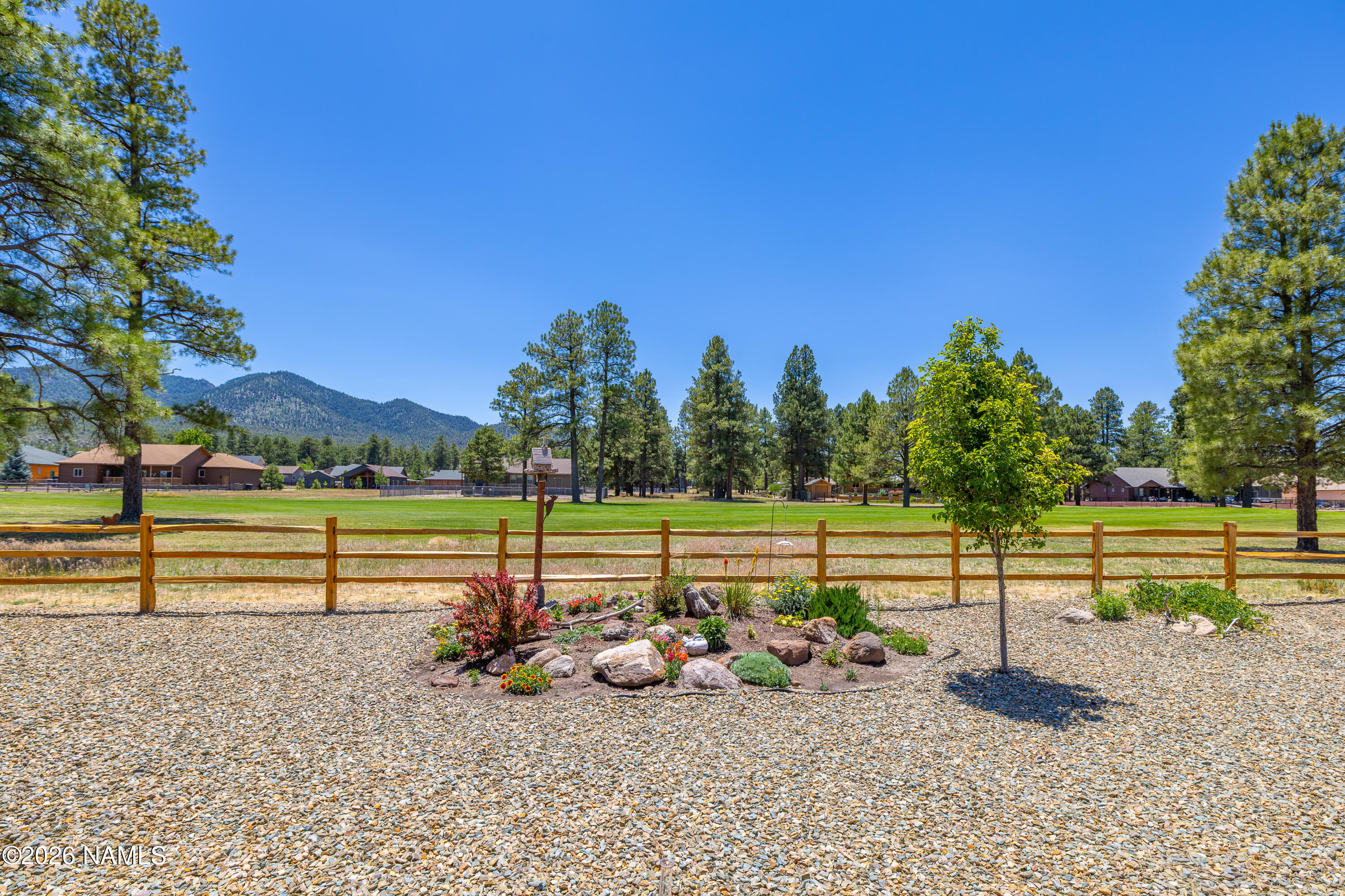 2747 W Brookhollow Drive