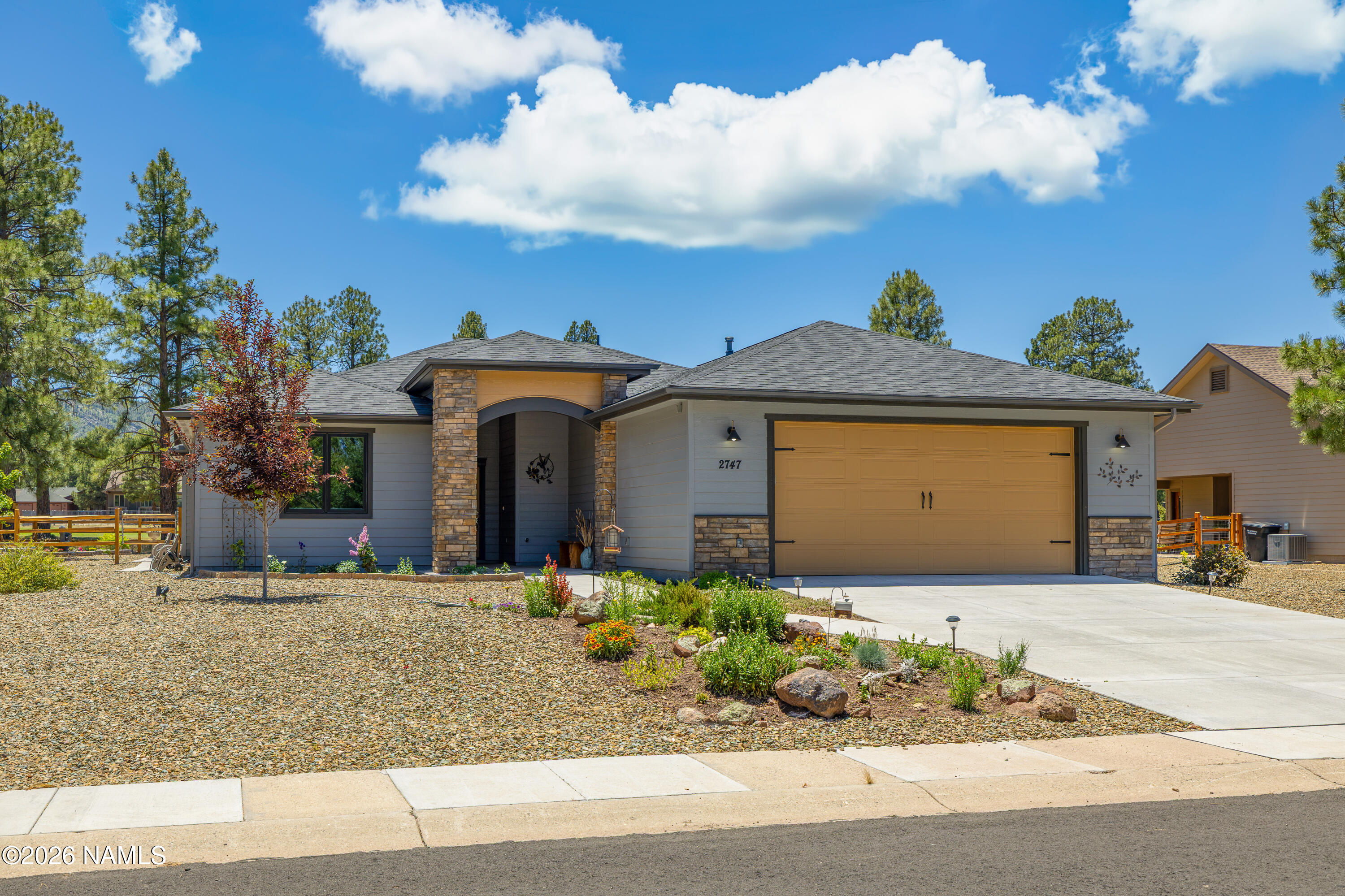 2747 W Brookhollow Drive