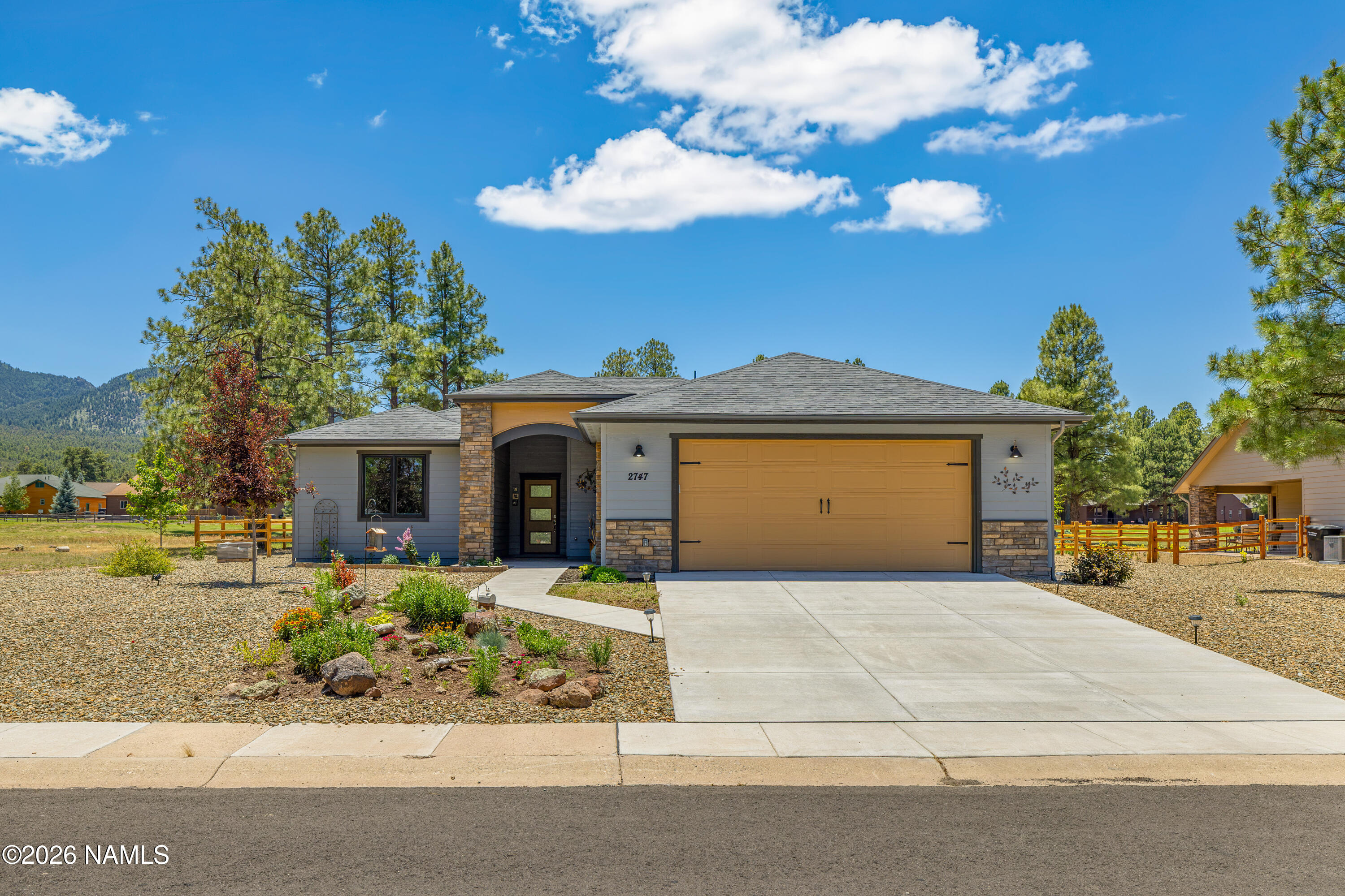 2747 W Brookhollow Drive