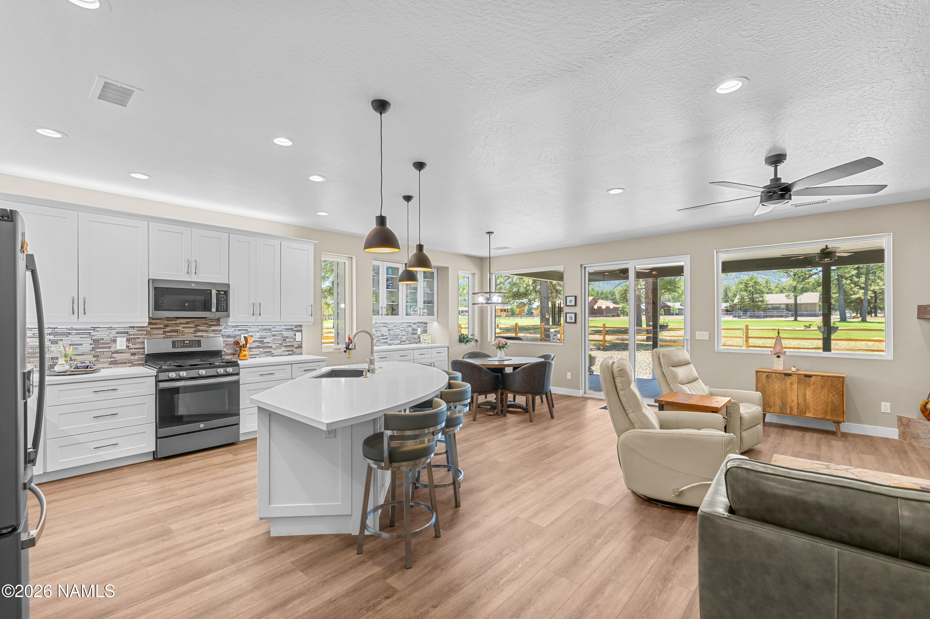 2747 W Brookhollow Drive
