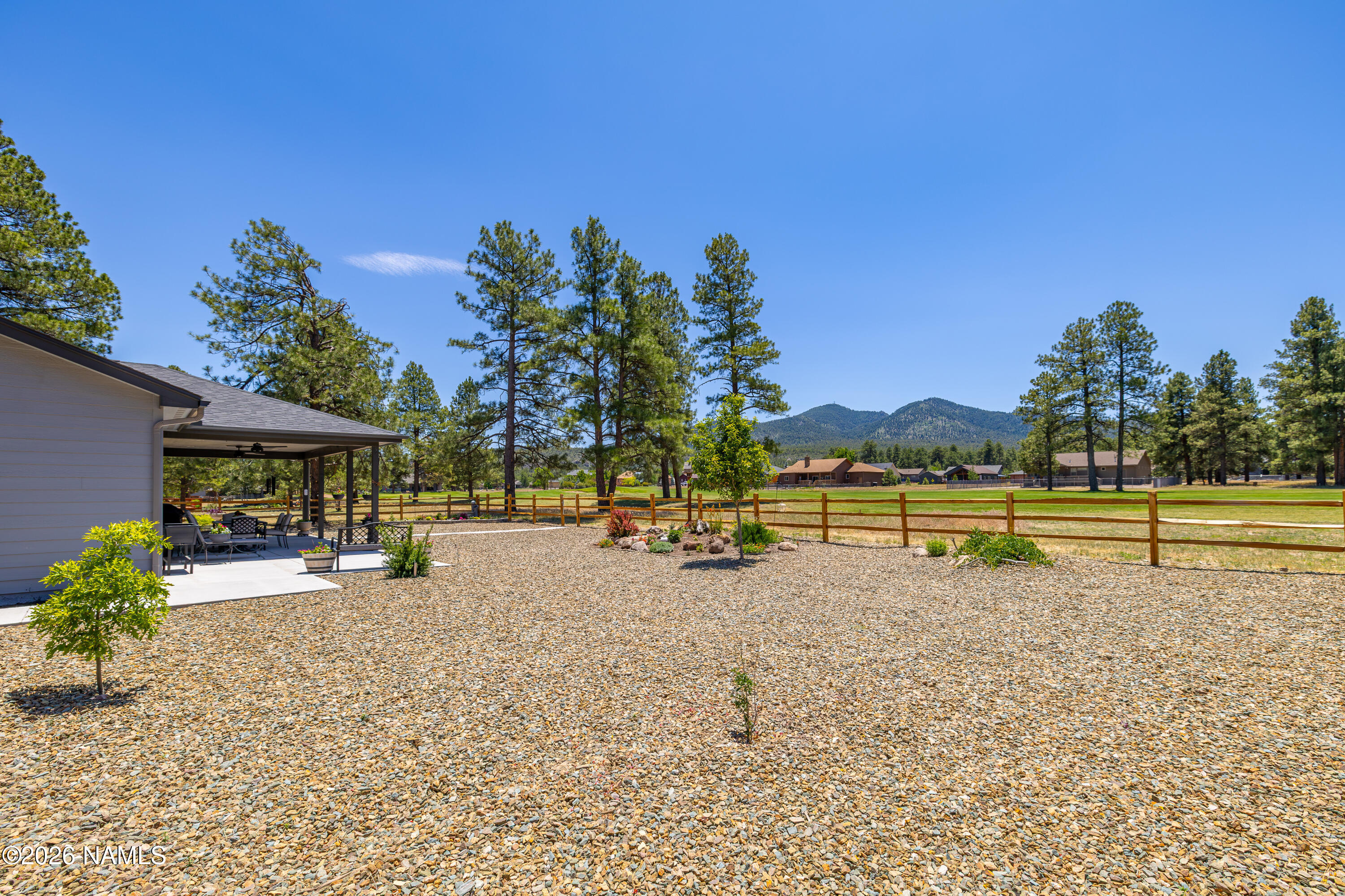 2747 W Brookhollow Drive