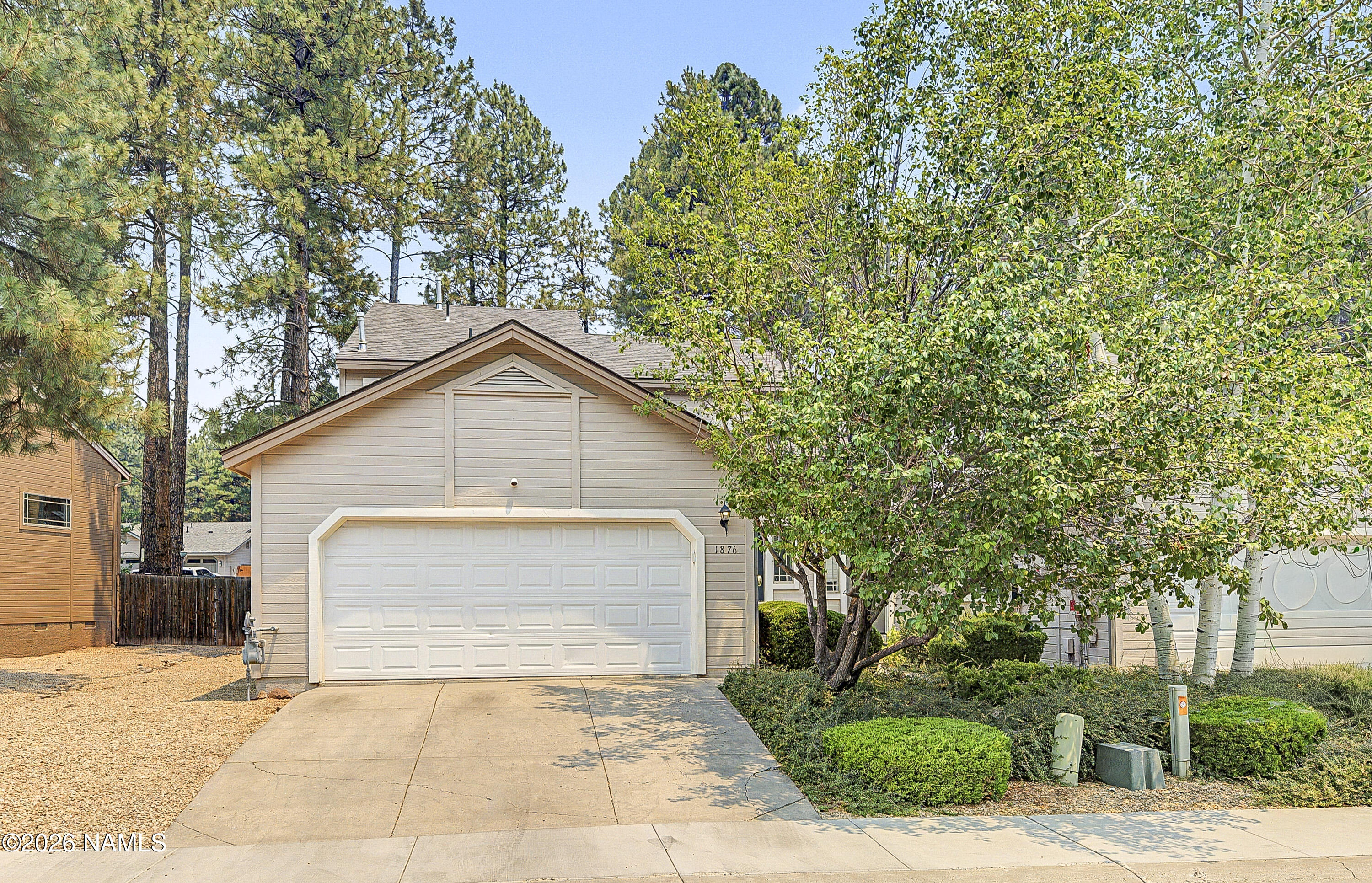 1876 W Camelot Drive