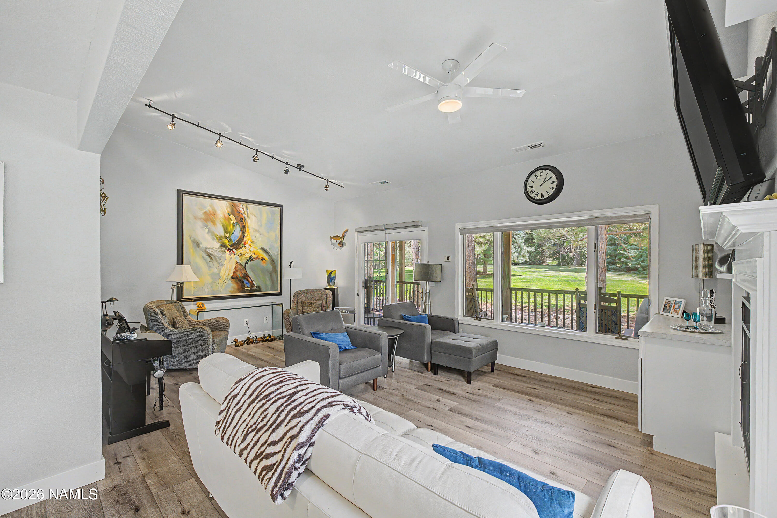 6001 E Laurel Loop