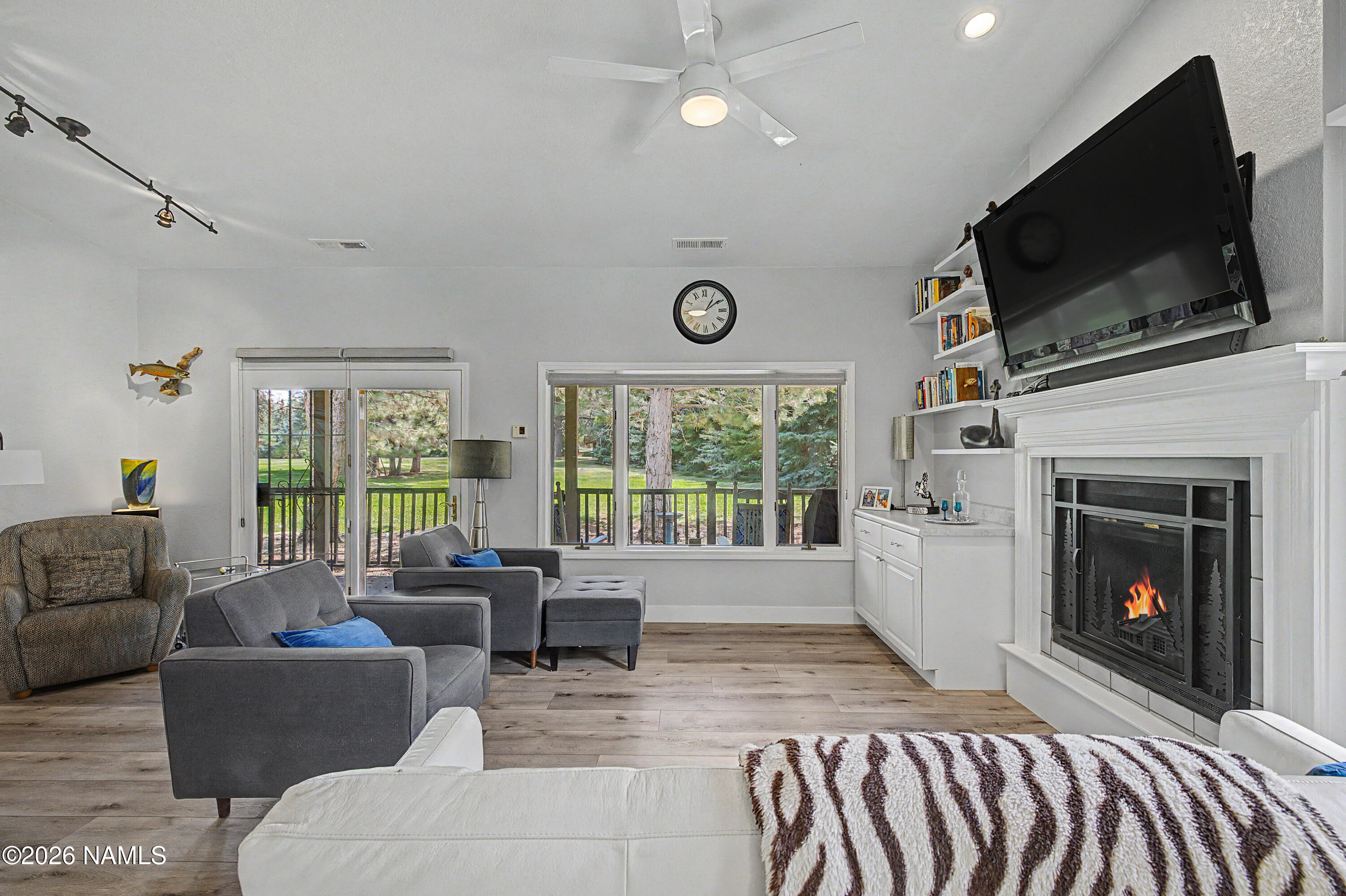 6001 E Laurel Loop