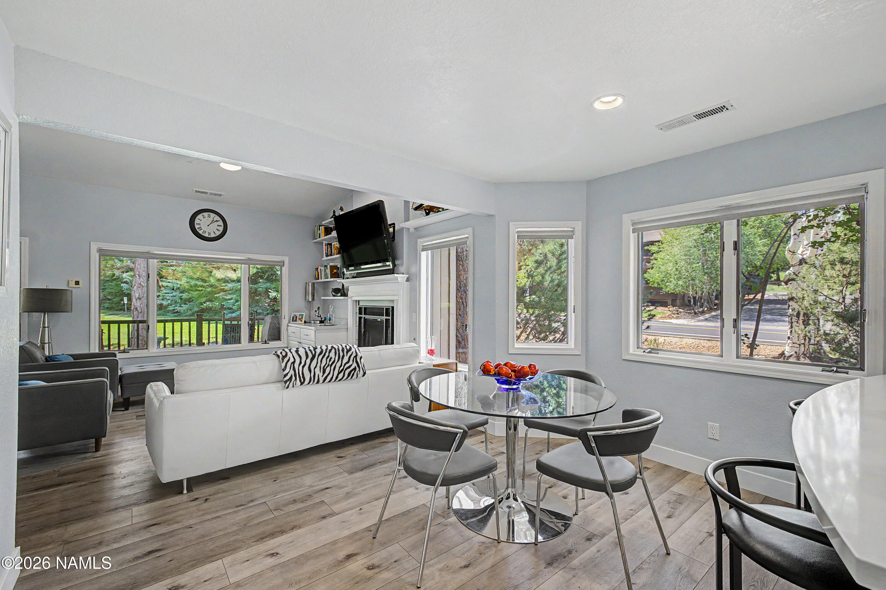 6001 E Laurel Loop