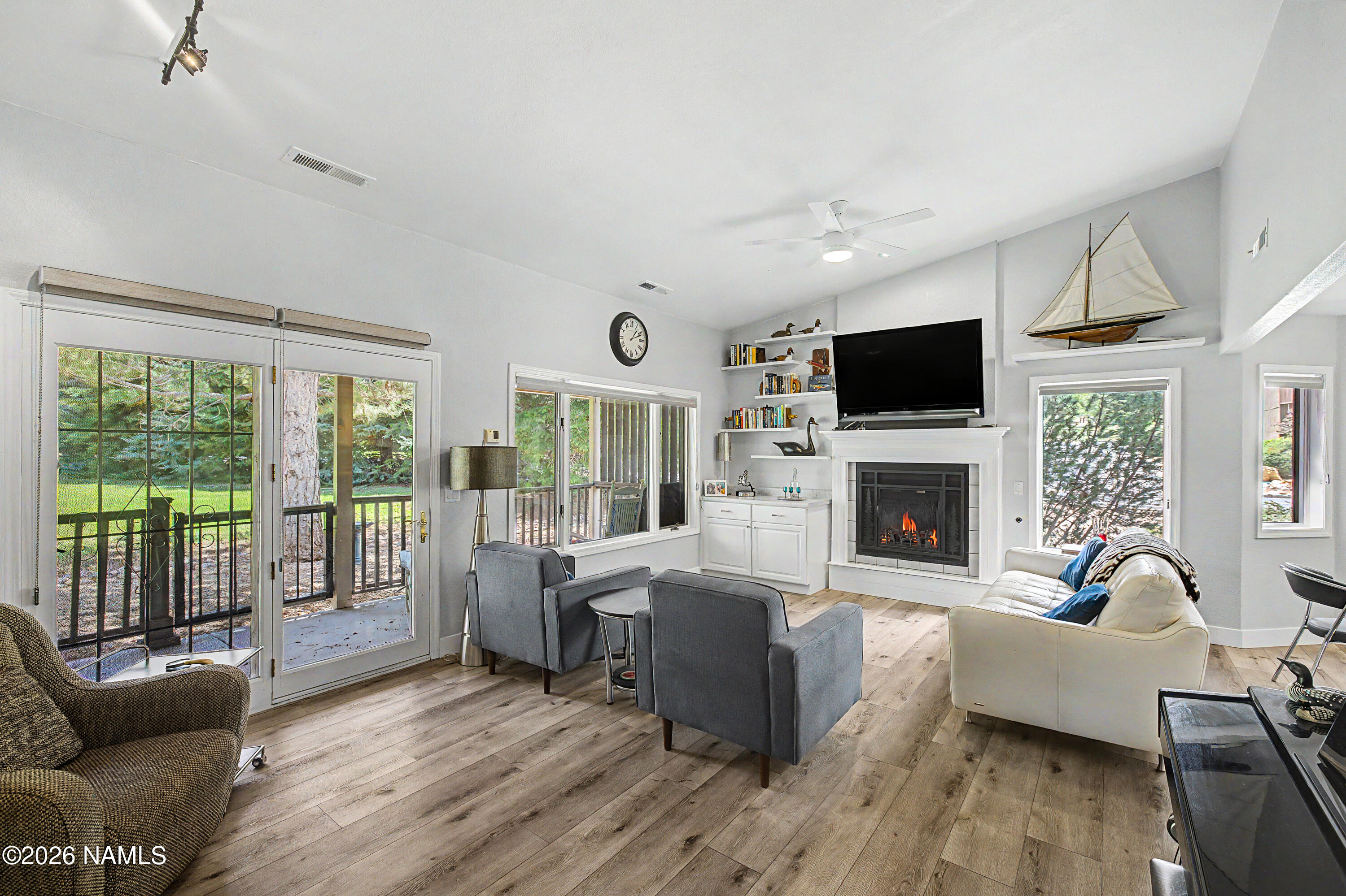 6001 E Laurel Loop
