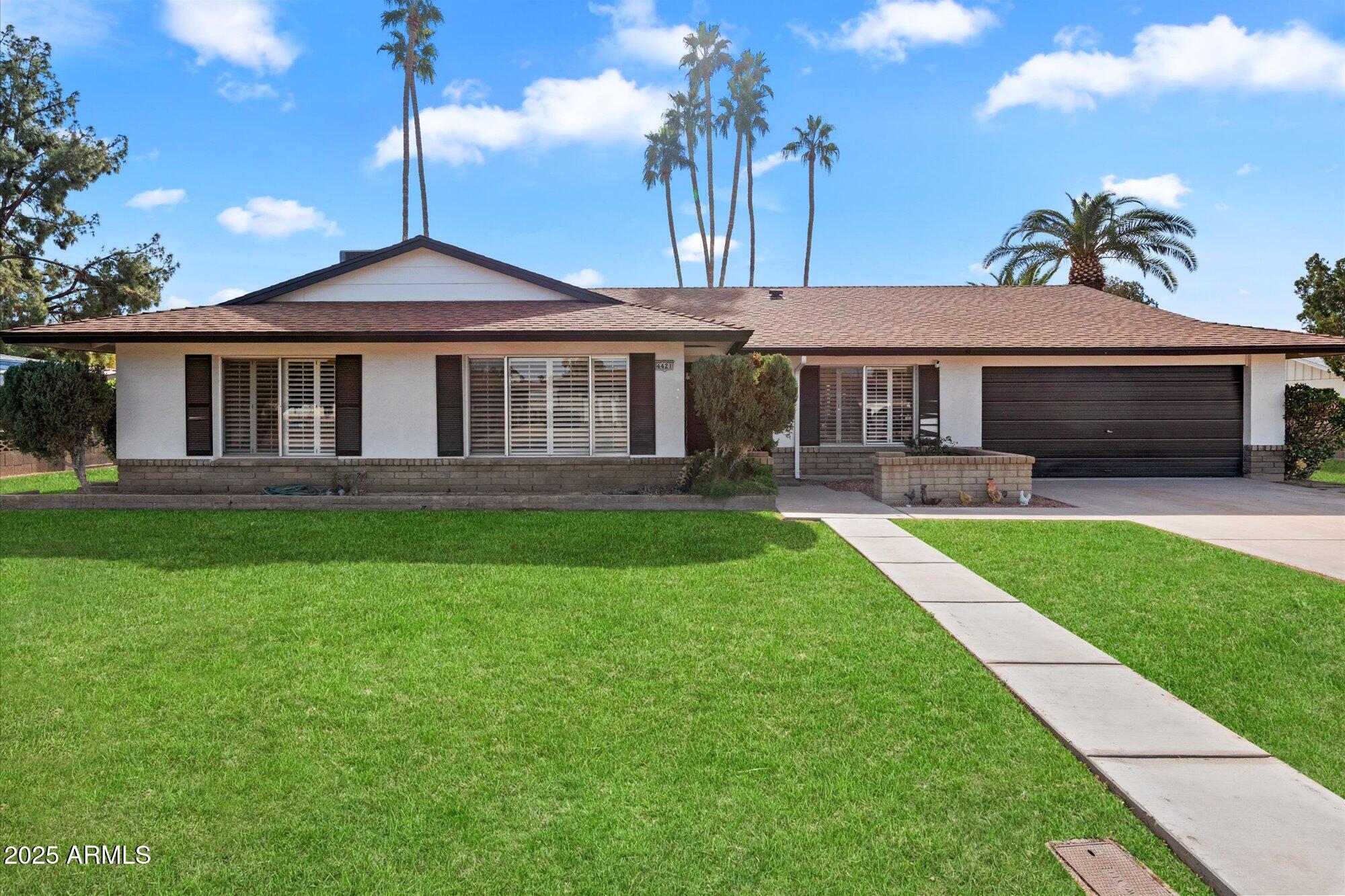 4421 W Laurie Lane