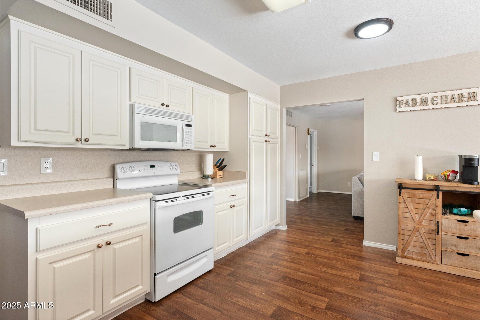4421 W Laurie Lane
