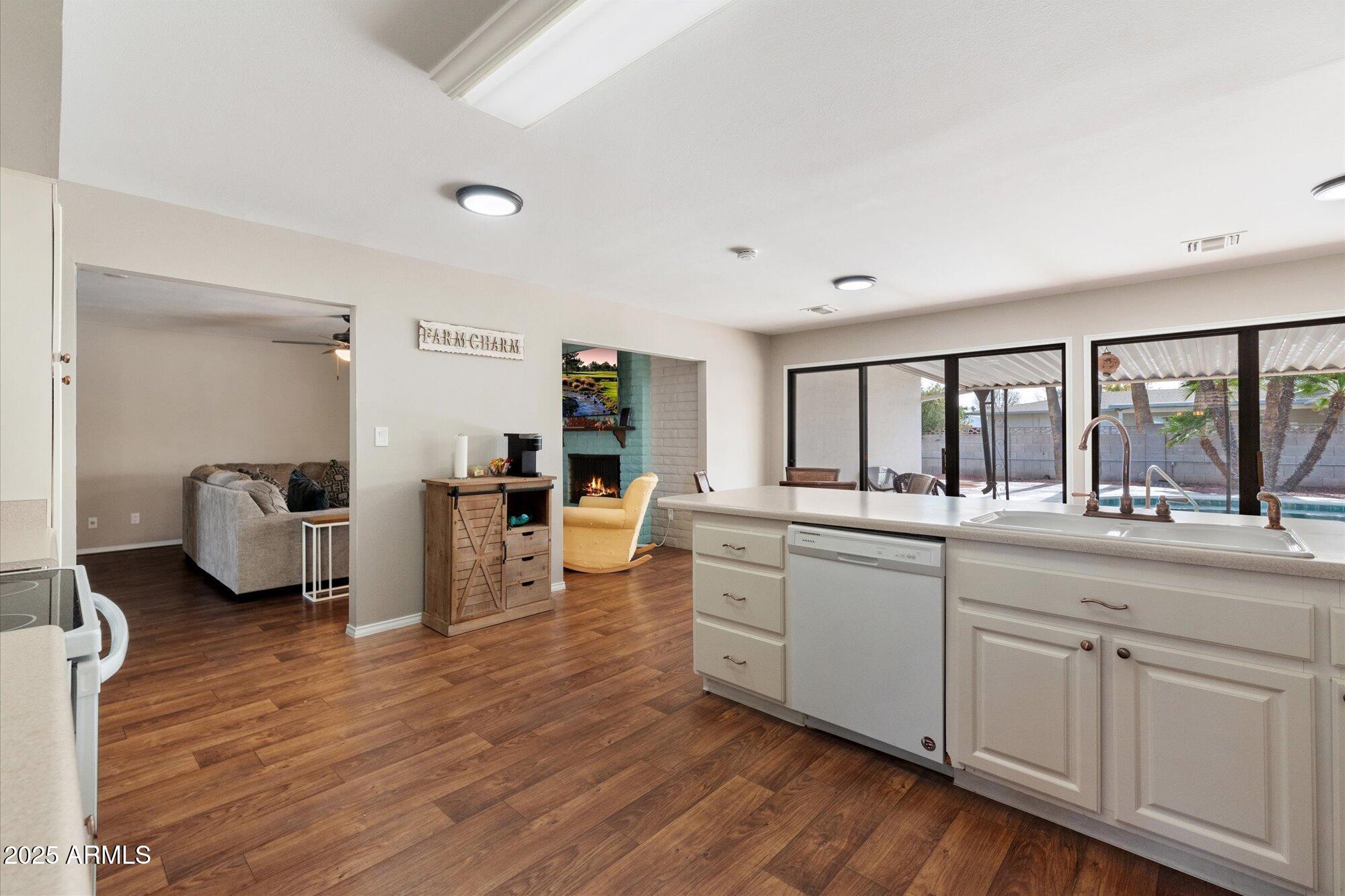 4421 W Laurie Lane