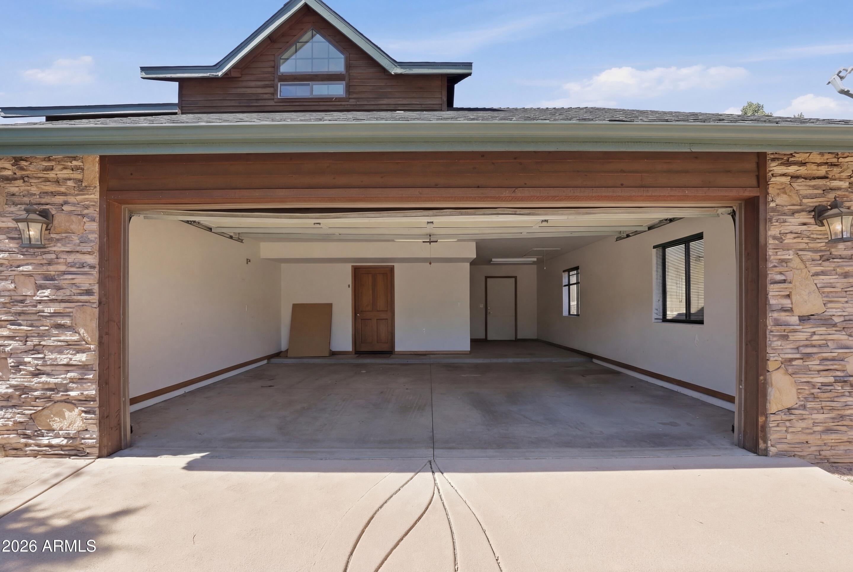 818 W ST MORITZ Drive